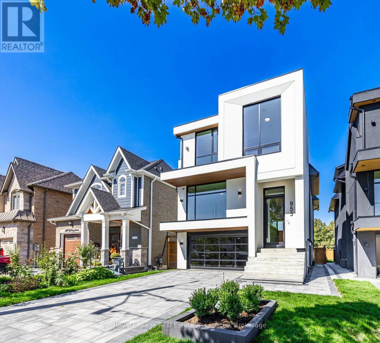 953 Halliday Avenue, Mississauga, Ontario  L5E 1P4 - Photo 2 - W12426206