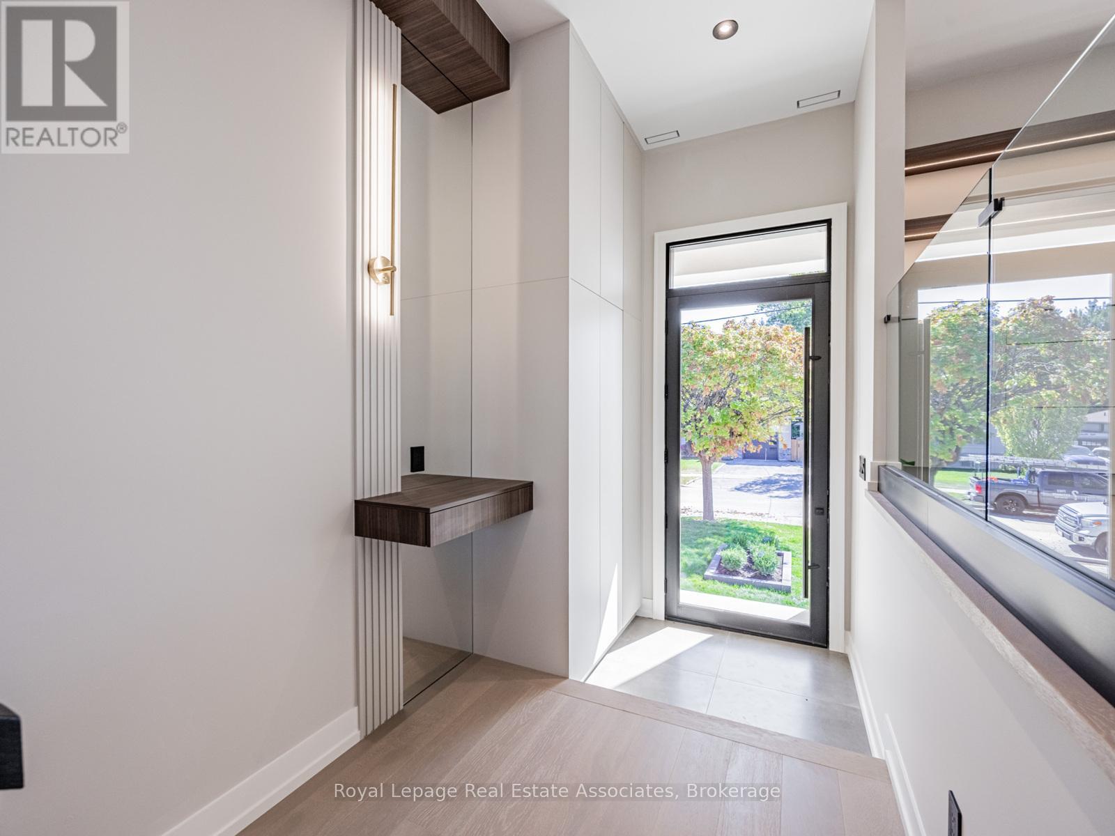 953 Halliday Avenue, Mississauga, Ontario  L5E 1P4 - Photo 3 - W12426206