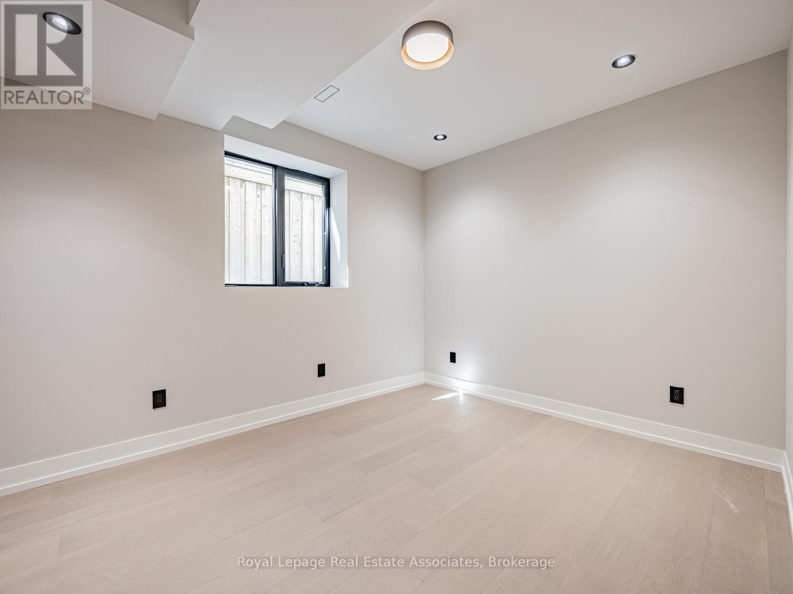 953 Halliday Avenue, Mississauga, Ontario  L5E 1P4 - Photo 31 - W12426206