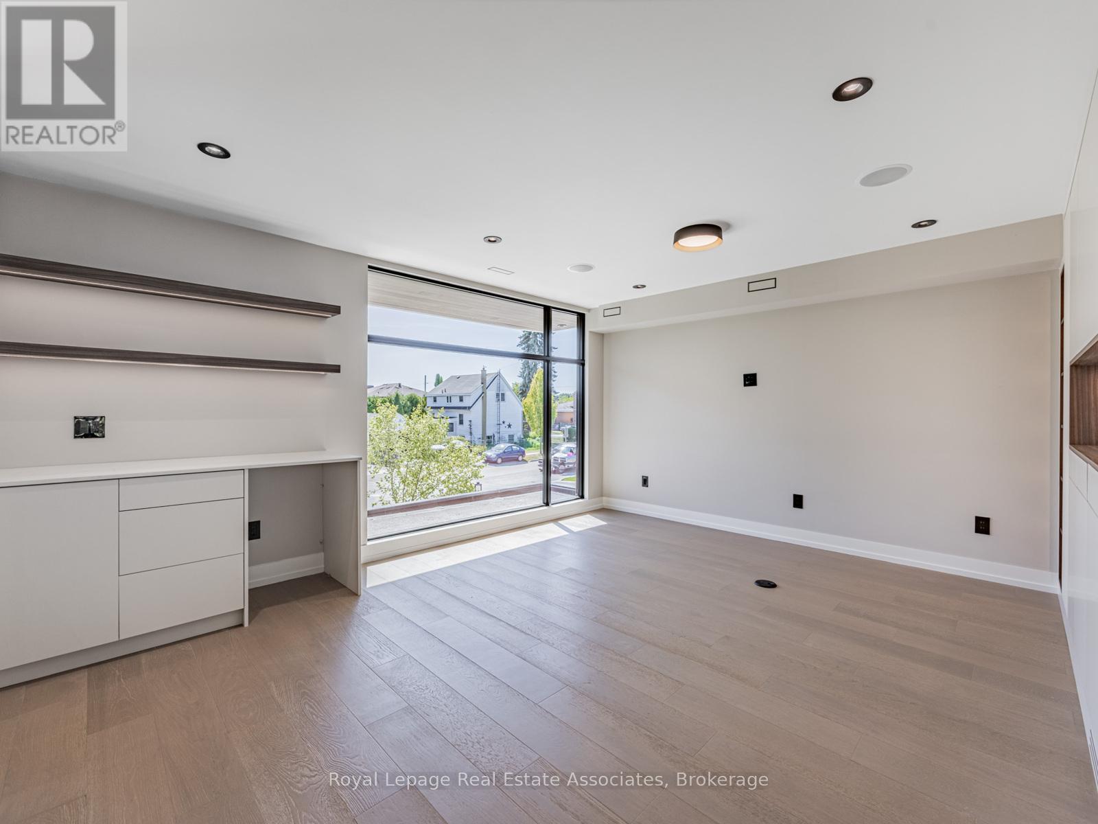 953 Halliday Avenue, Mississauga, Ontario  L5E 1P4 - Photo 6 - W12426206