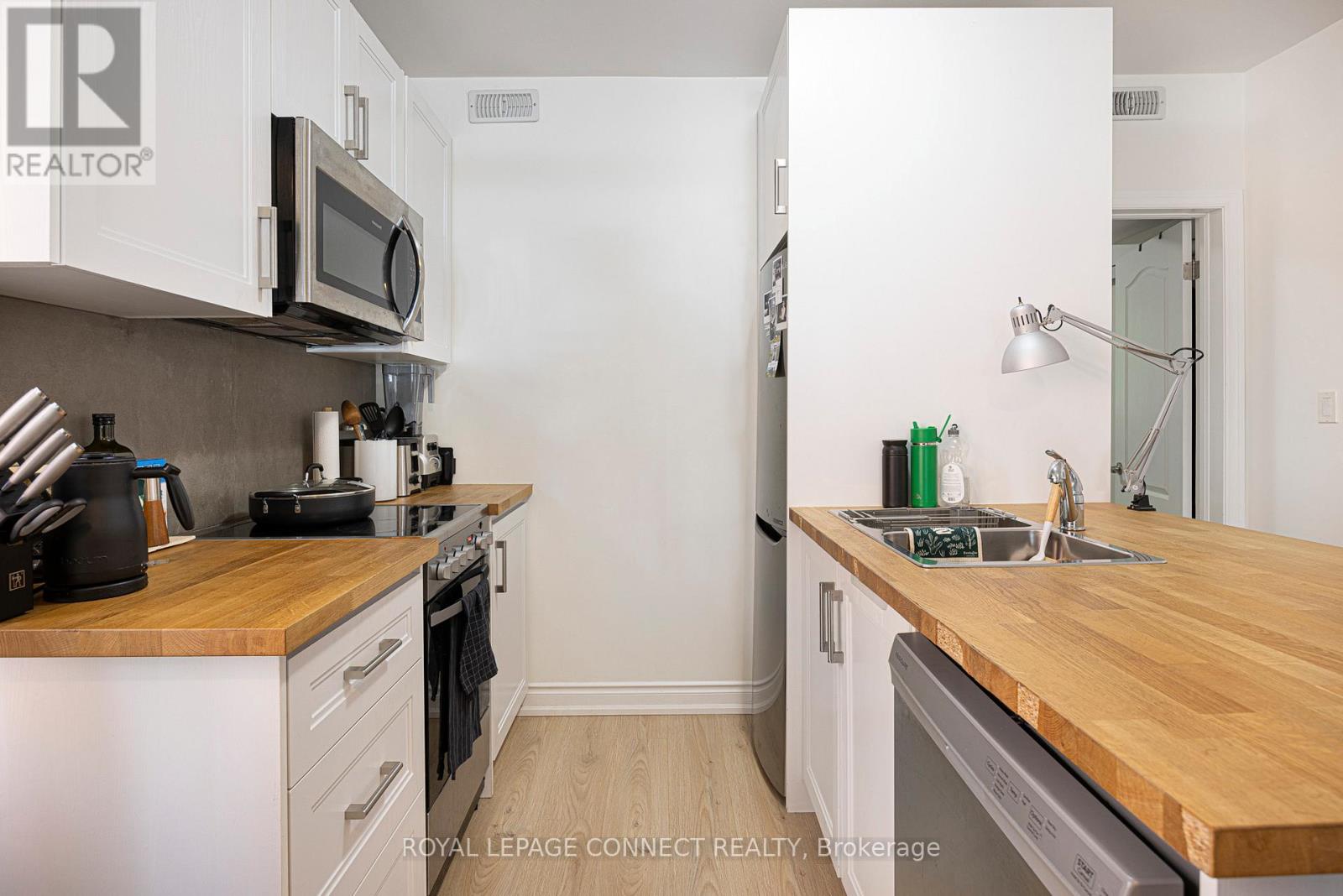 5 Rosethorn Avenue, Toronto, Ontario  M6N 3K7 - Photo 6 - W12426211