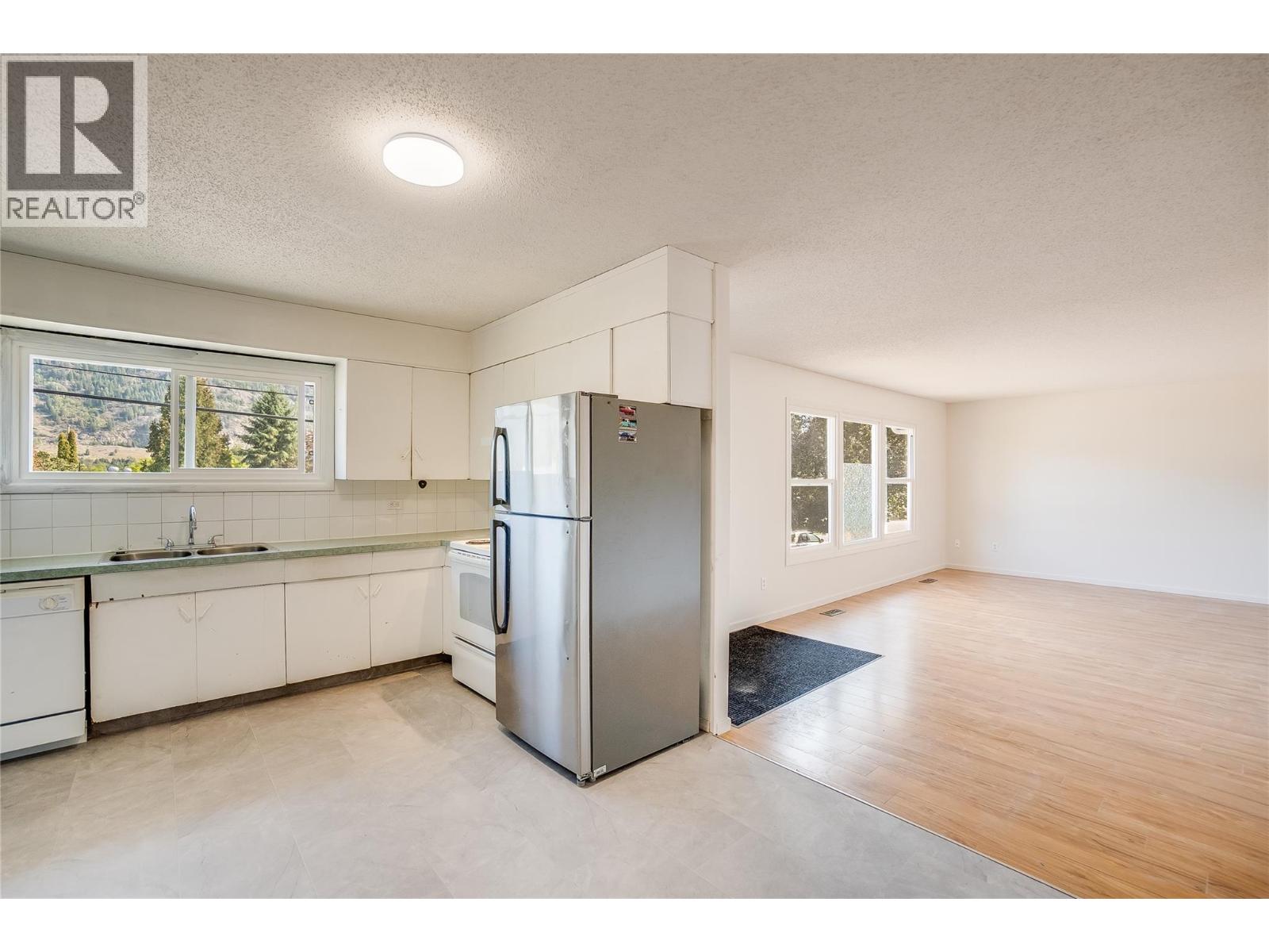 2912 5th Avenue, Castlegar, British Columbia  V1N 2T8 - Photo 10 - 10364104