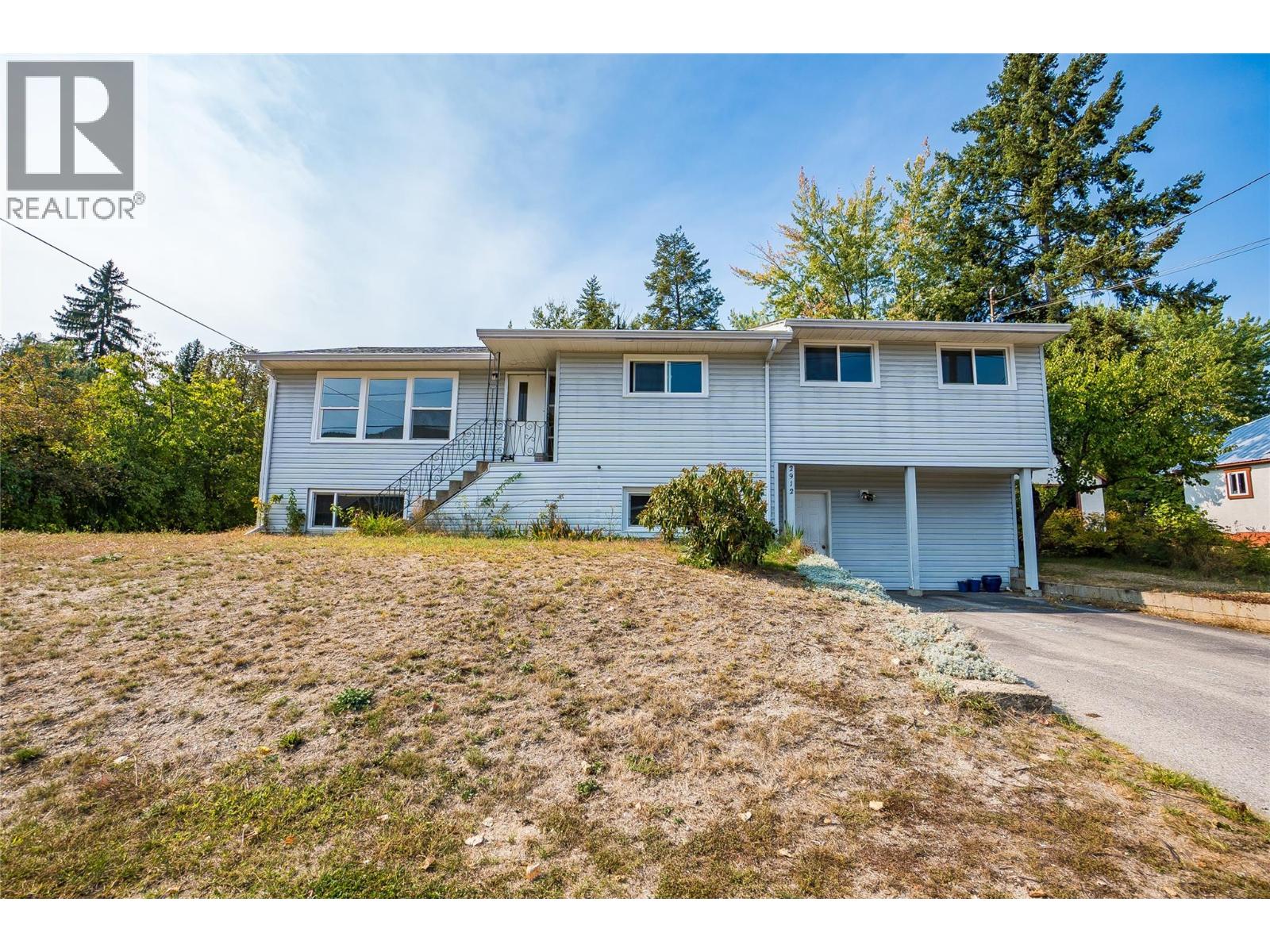 2912 5th Avenue, Castlegar, British Columbia  V1N 2T8 - Photo 3 - 10364104