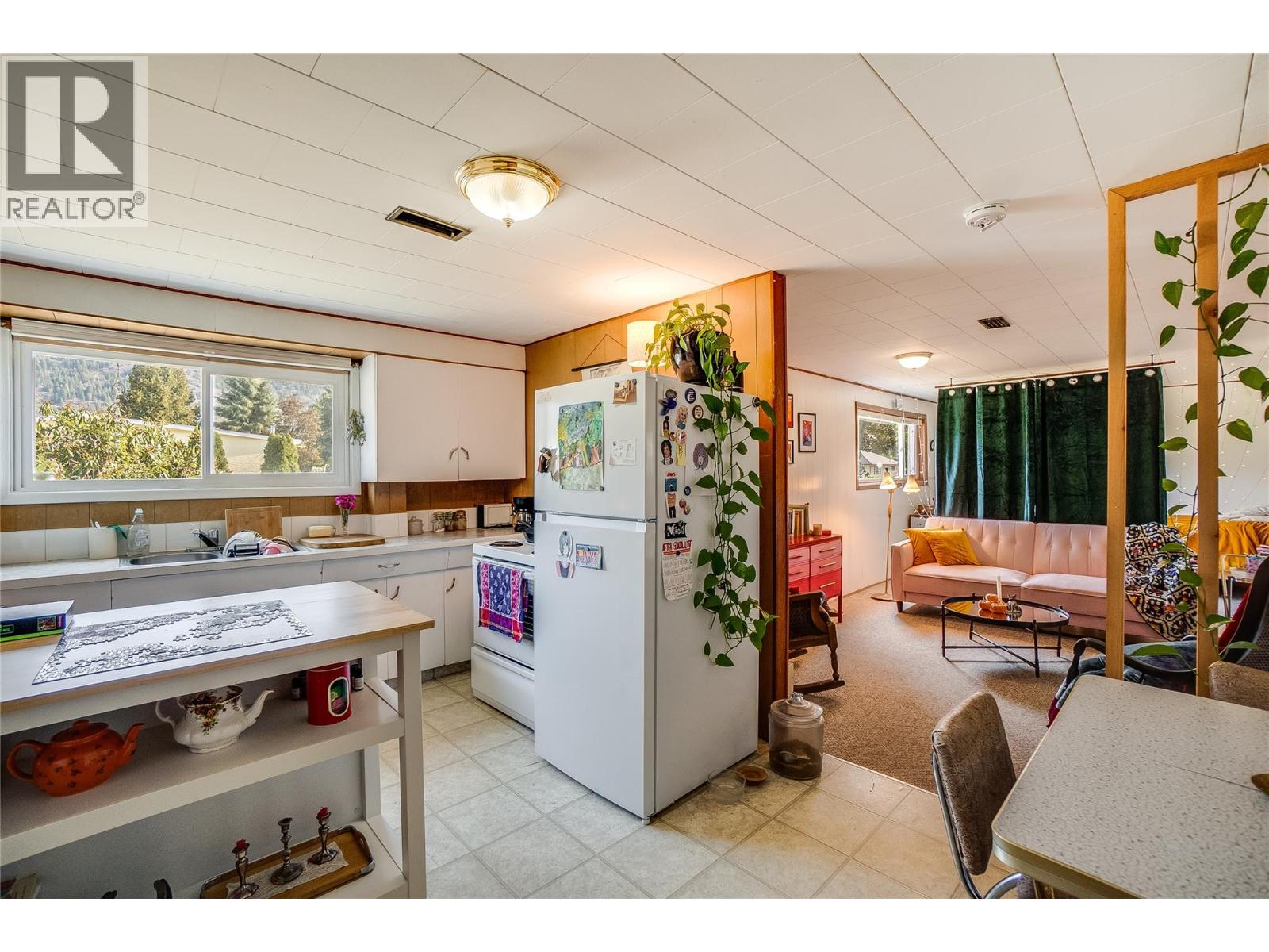 2912 5th Avenue, Castlegar, British Columbia  V1N 2T8 - Photo 32 - 10364104