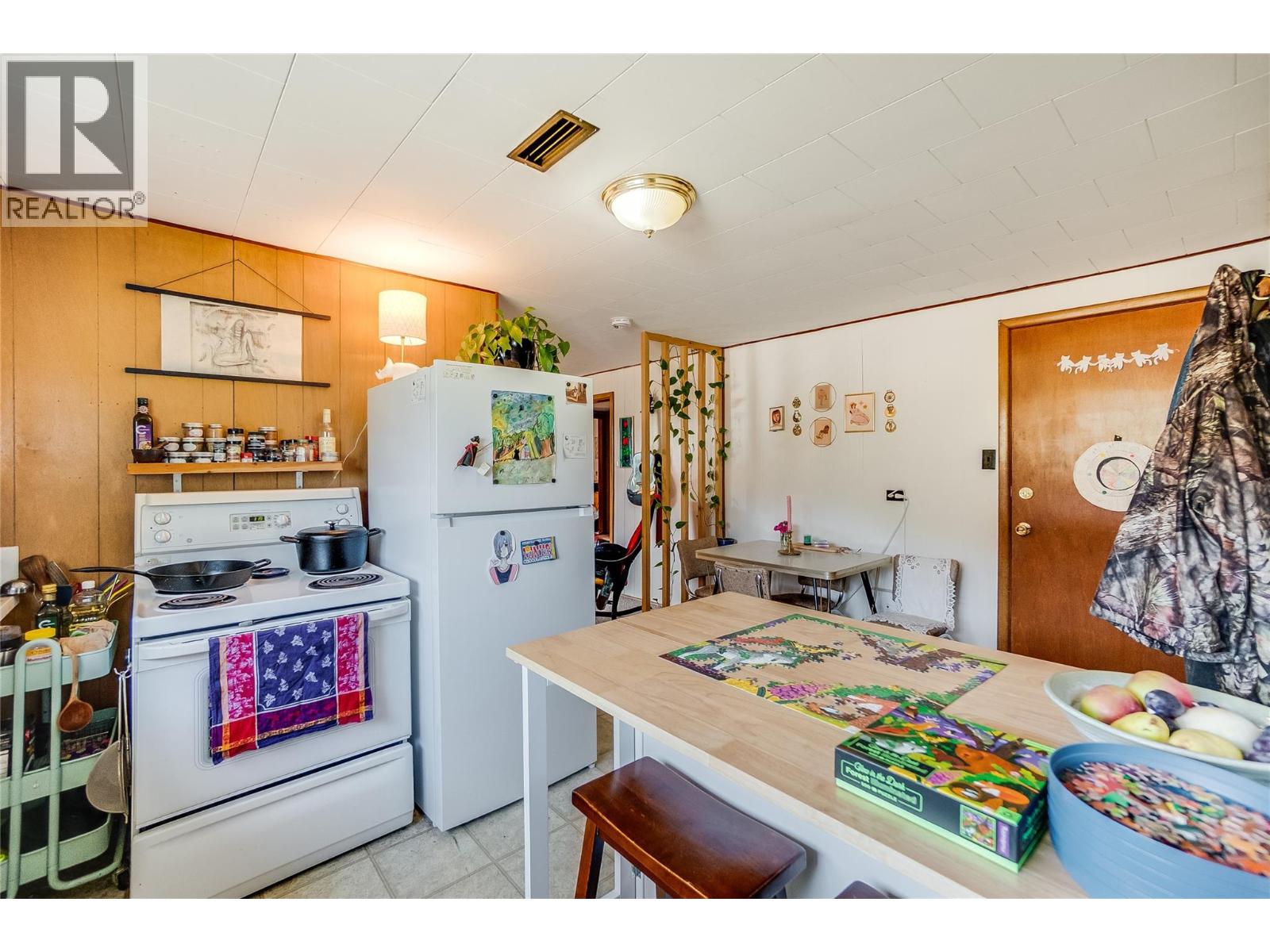 2912 5th Avenue, Castlegar, British Columbia  V1N 2T8 - Photo 35 - 10364104
