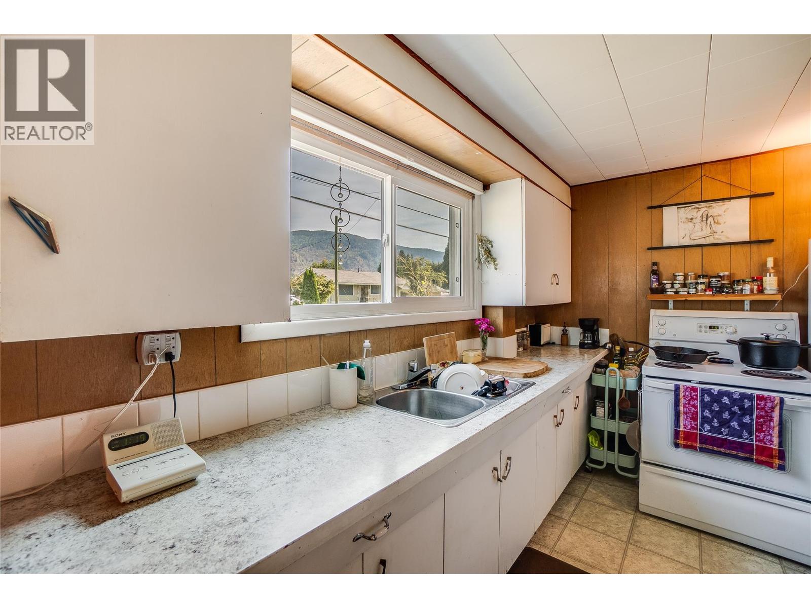 2912 5th Avenue, Castlegar, British Columbia  V1N 2T8 - Photo 36 - 10364104