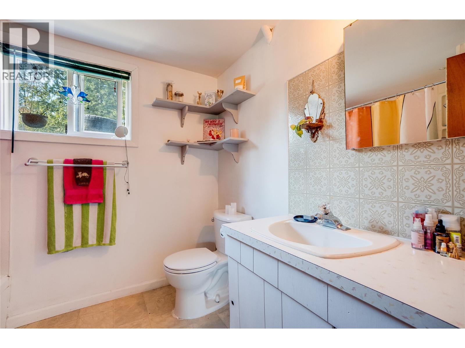 2912 5th Avenue, Castlegar, British Columbia  V1N 2T8 - Photo 47 - 10364104