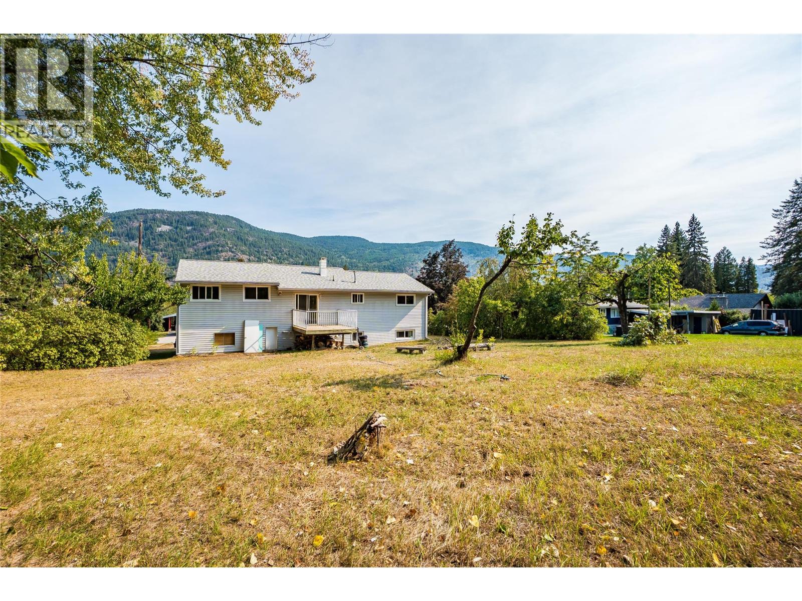 2912 5th Avenue, Castlegar, British Columbia  V1N 2T8 - Photo 5 - 10364104