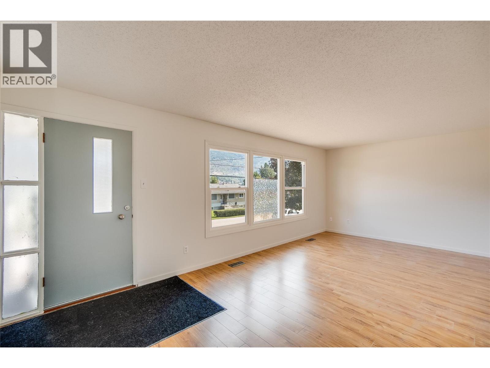 2912 5th Avenue, Castlegar, British Columbia  V1N 2T8 - Photo 6 - 10364104