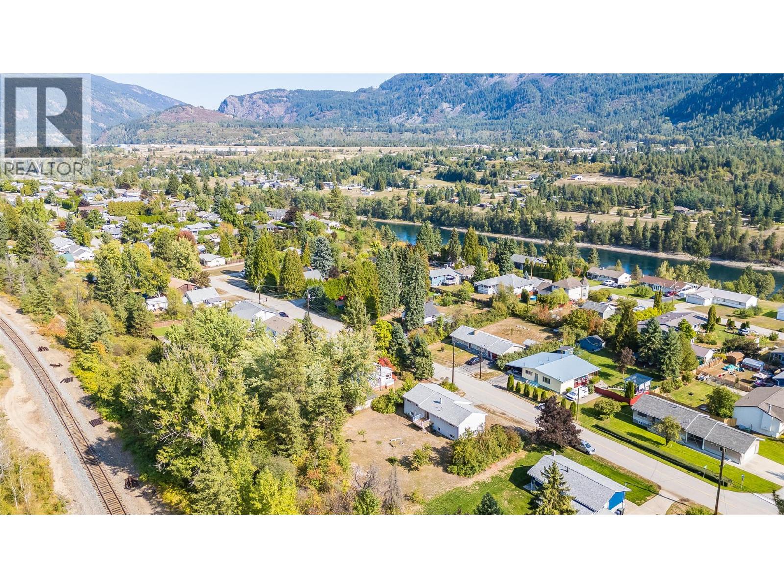 2912 5th Avenue, Castlegar, British Columbia  V1N 2T8 - Photo 60 - 10364104