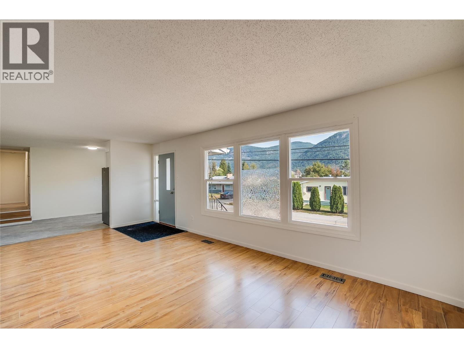 2912 5th Avenue, Castlegar, British Columbia  V1N 2T8 - Photo 8 - 10364104