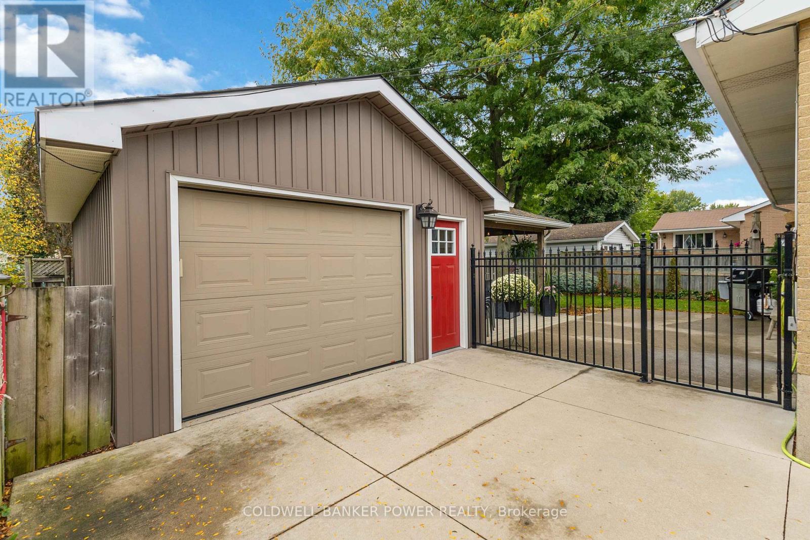 189 Starlight Avenue, London East, Ontario  N5W 4X8 - Photo 4 - X12426460