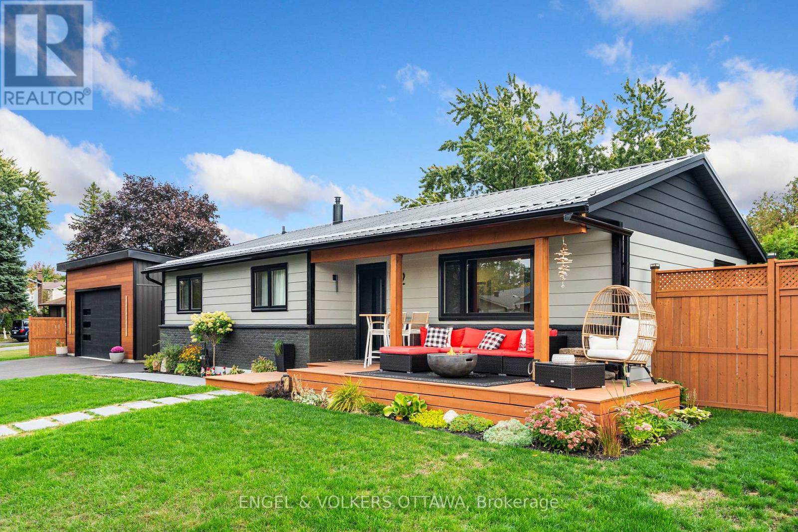 2 DAVIES COURT, Ottawa, Ontario