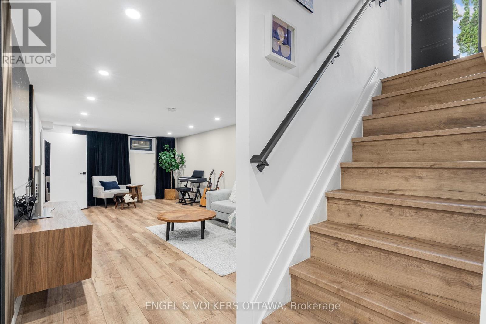2 Davies Court, Ottawa, Ontario  K2L 1L6 - Photo 25 - X12426417