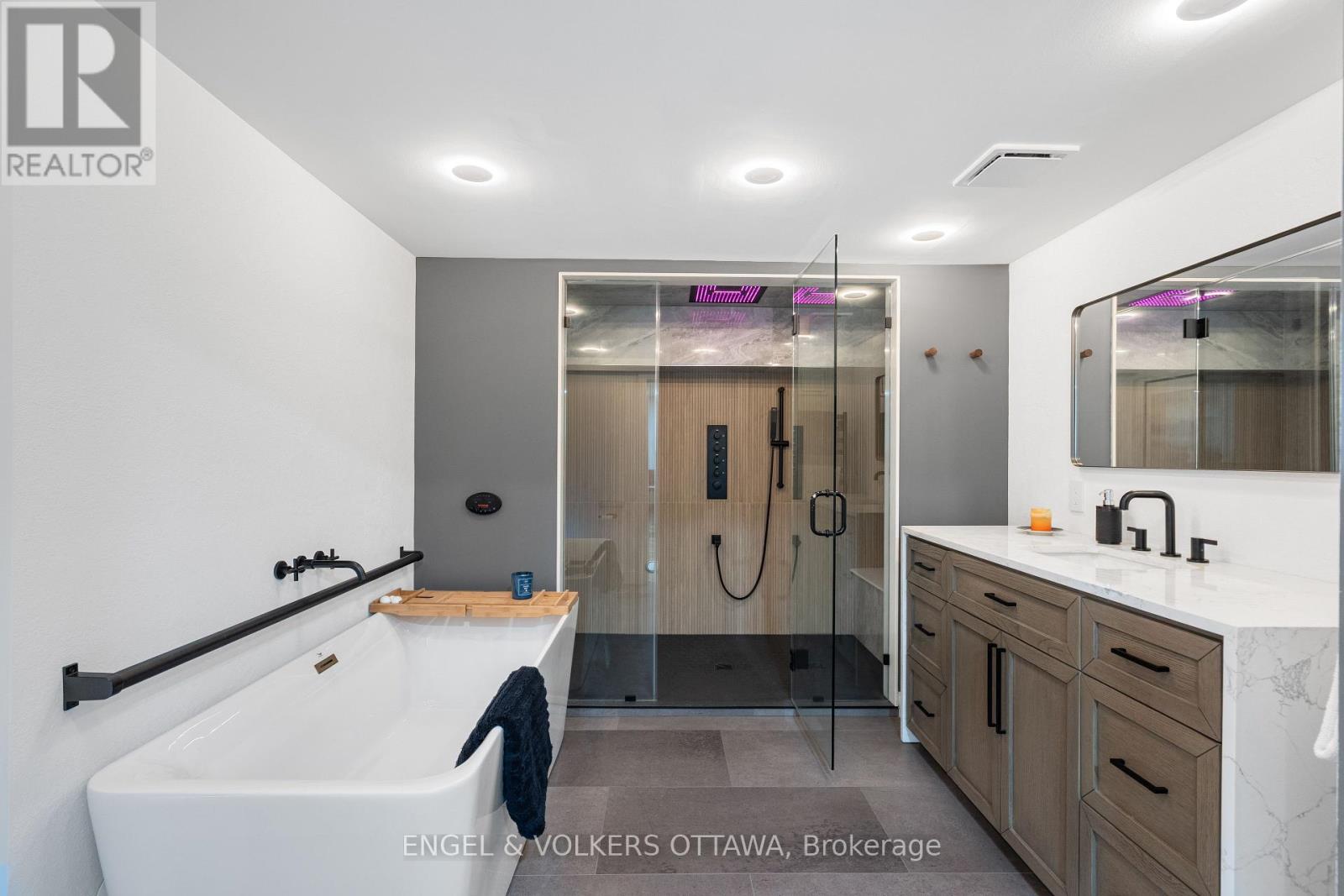 2 Davies Court, Ottawa, Ontario  K2L 1L6 - Photo 30 - X12426417