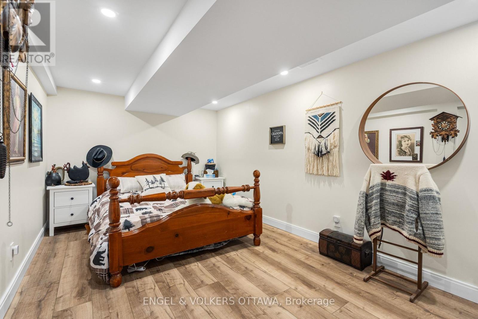 2 Davies Court, Ottawa, Ontario  K2L 1L6 - Photo 38 - X12426417