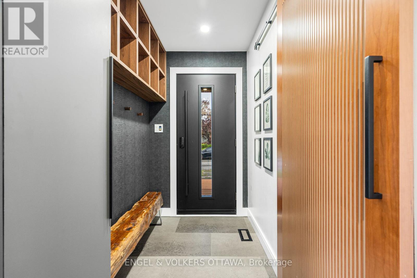 2 Davies Court, Ottawa, Ontario  K2L 1L6 - Photo 5 - X12426417