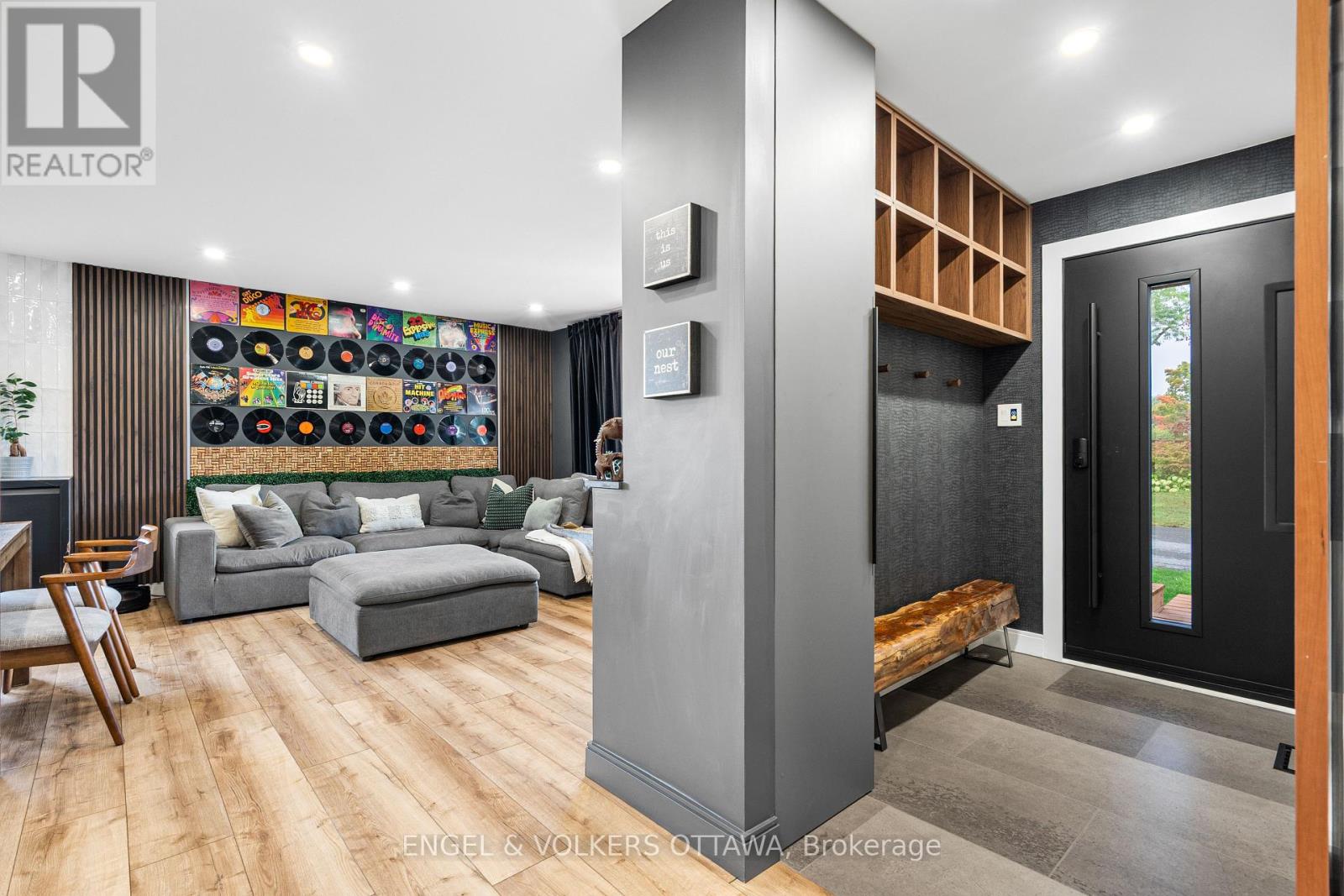 2 Davies Court, Ottawa, Ontario  K2L 1L6 - Photo 6 - X12426417