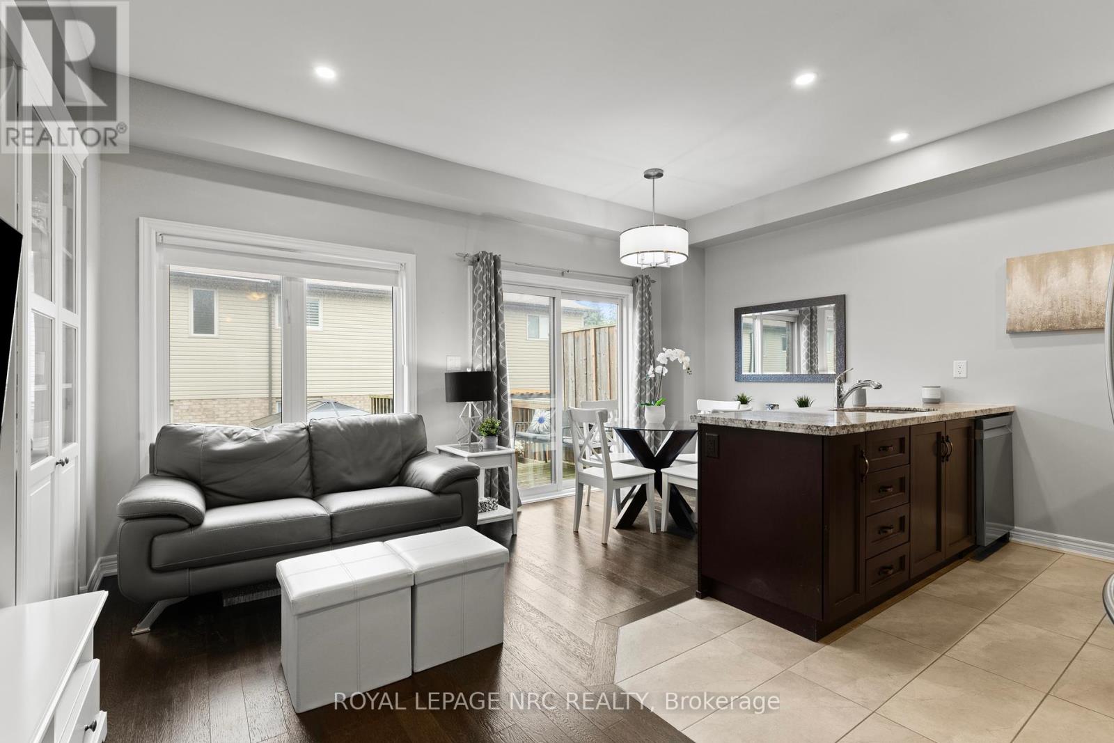 15 - 377 Glancaster Road, Hamilton, Ontario  L9G 0G4 - Photo 12 - X12426465