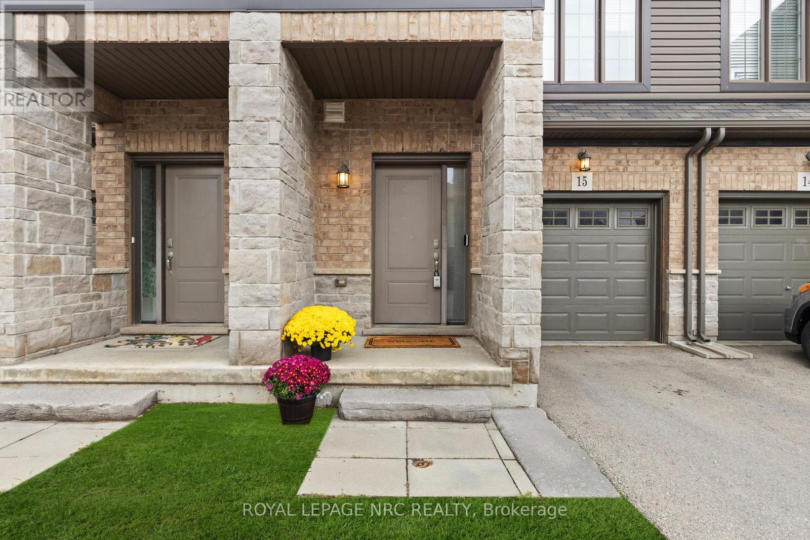 15 - 377 Glancaster Road, Hamilton, Ontario  L9G 0G4 - Photo 2 - X12426465