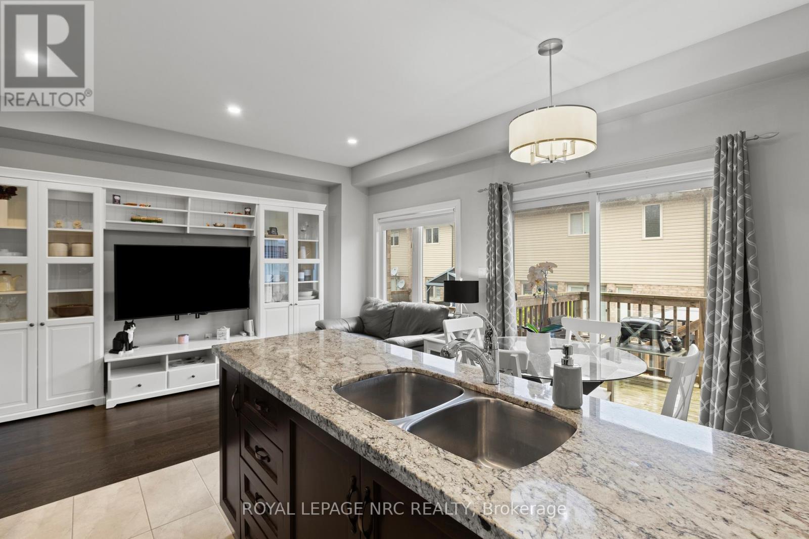 15 - 377 Glancaster Road, Hamilton, Ontario  L9G 0G4 - Photo 9 - X12426465