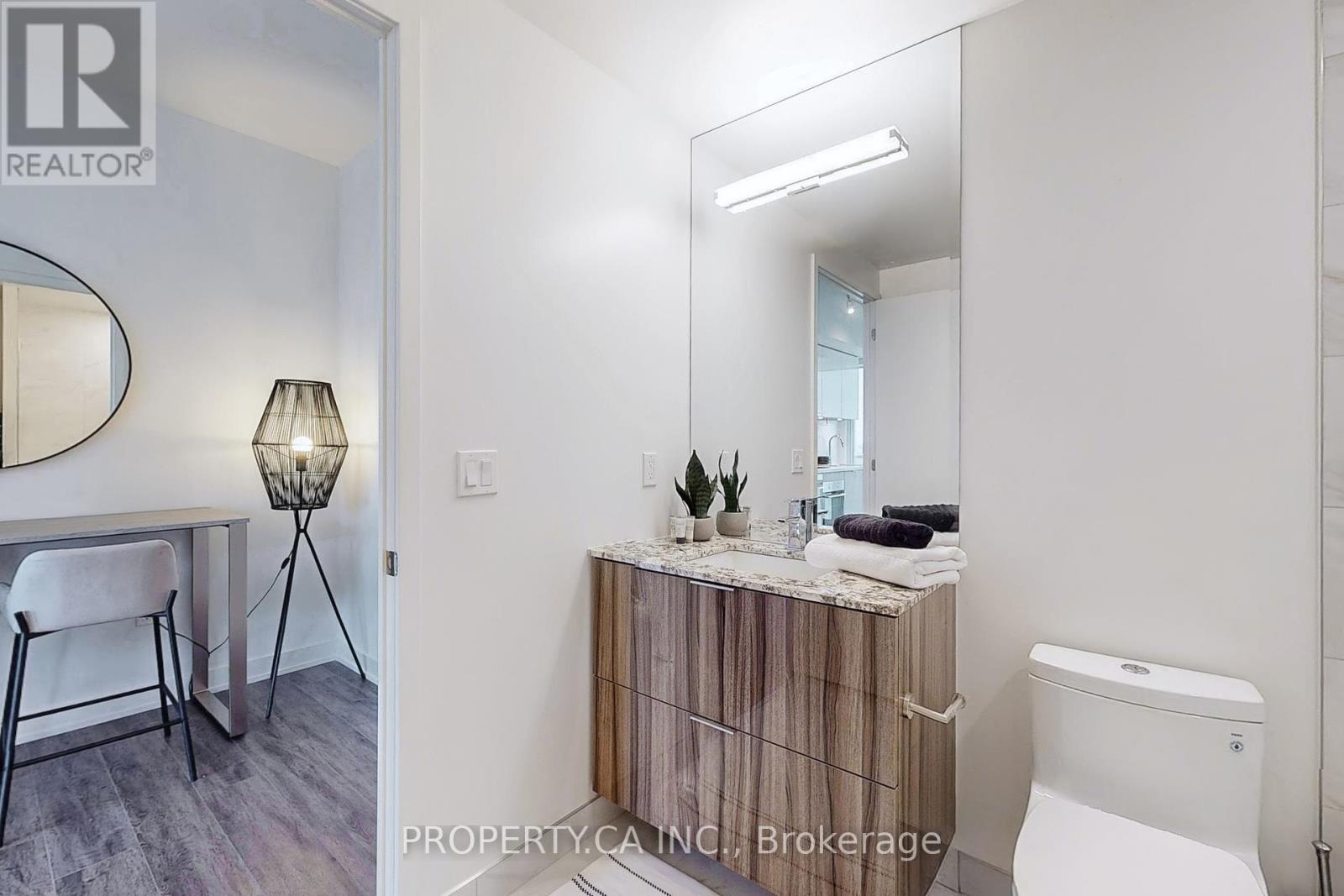 2209 - 15 Queens Quay E, Toronto, Ontario  M5E 0C5 - Photo 10 - C12426406