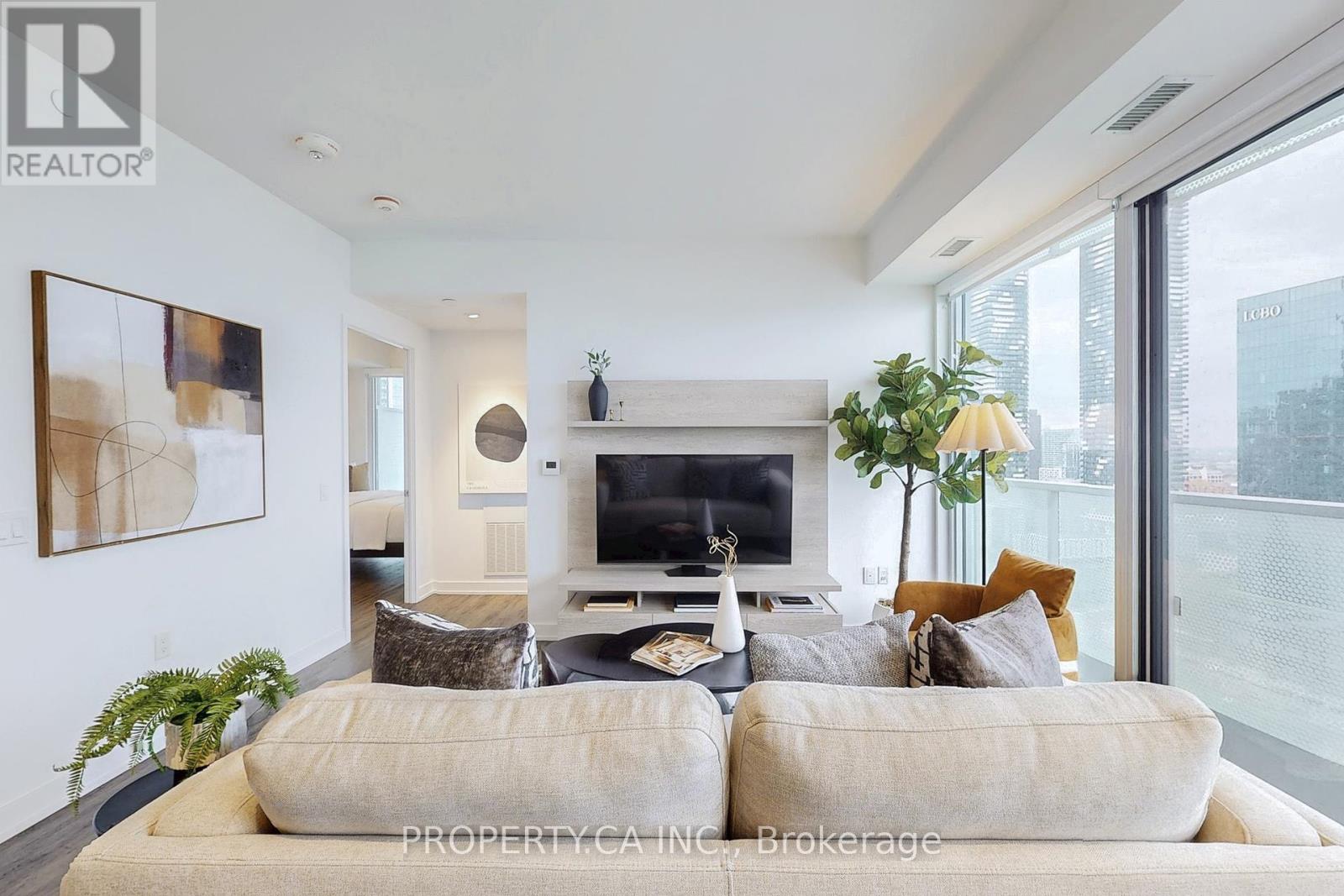 2209 - 15 Queens Quay E, Toronto, Ontario  M5E 0C5 - Photo 2 - C12426406