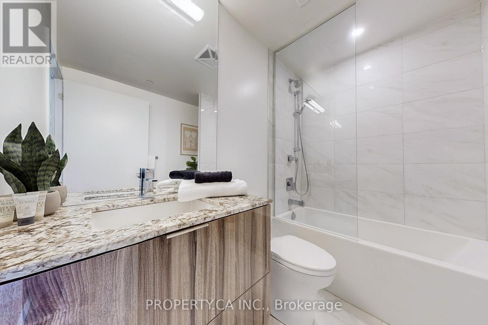 2209 - 15 Queens Quay E, Toronto, Ontario  M5E 0C5 - Photo 8 - C12426406