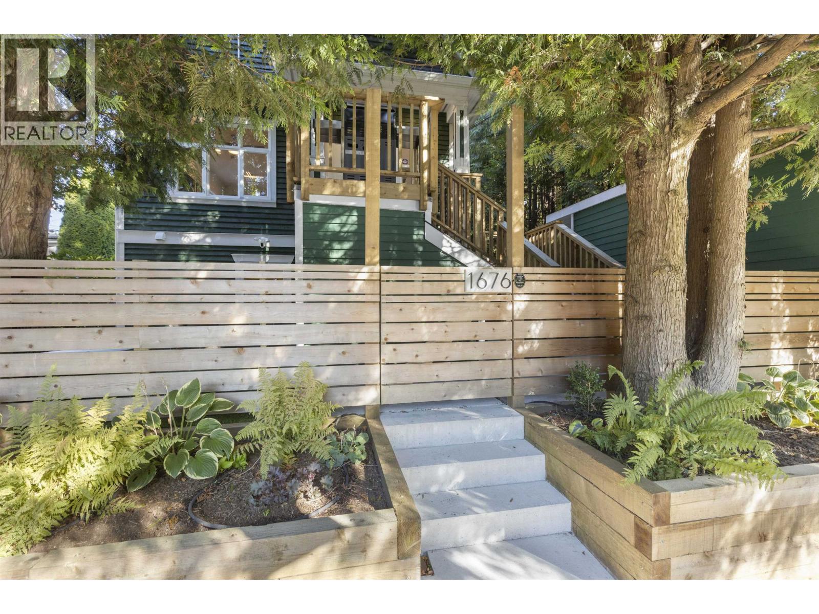 1676 Victoria Drive, Vancouver, British Columbia  V5L 4H3 - Photo 2 - R3052190