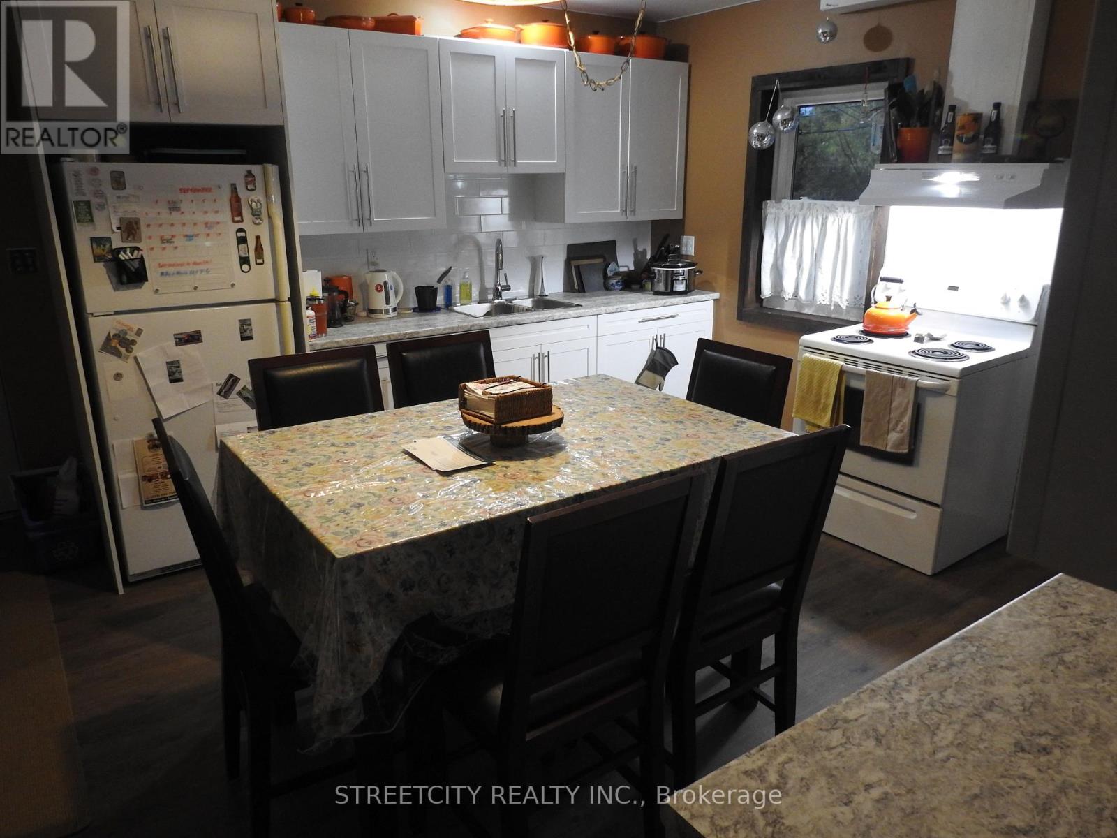 206 Main Street E, North Middlesex, Ontario  N0M 2K0 - Photo 4 - X12386166