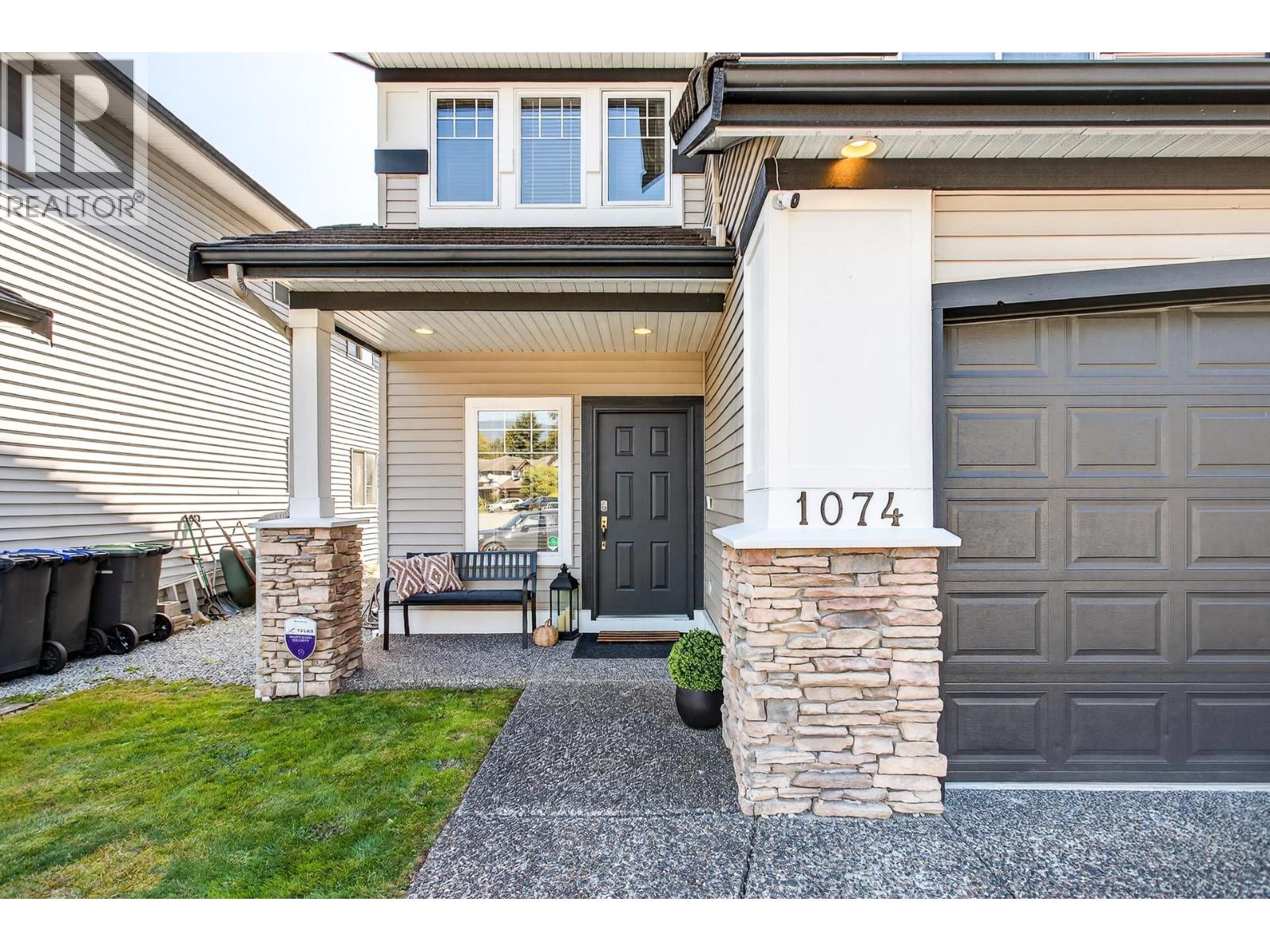 1074 Amazon Drive, Port Coquitlam, British Columbia  V3B 8C1 - Photo 3 - R3051519