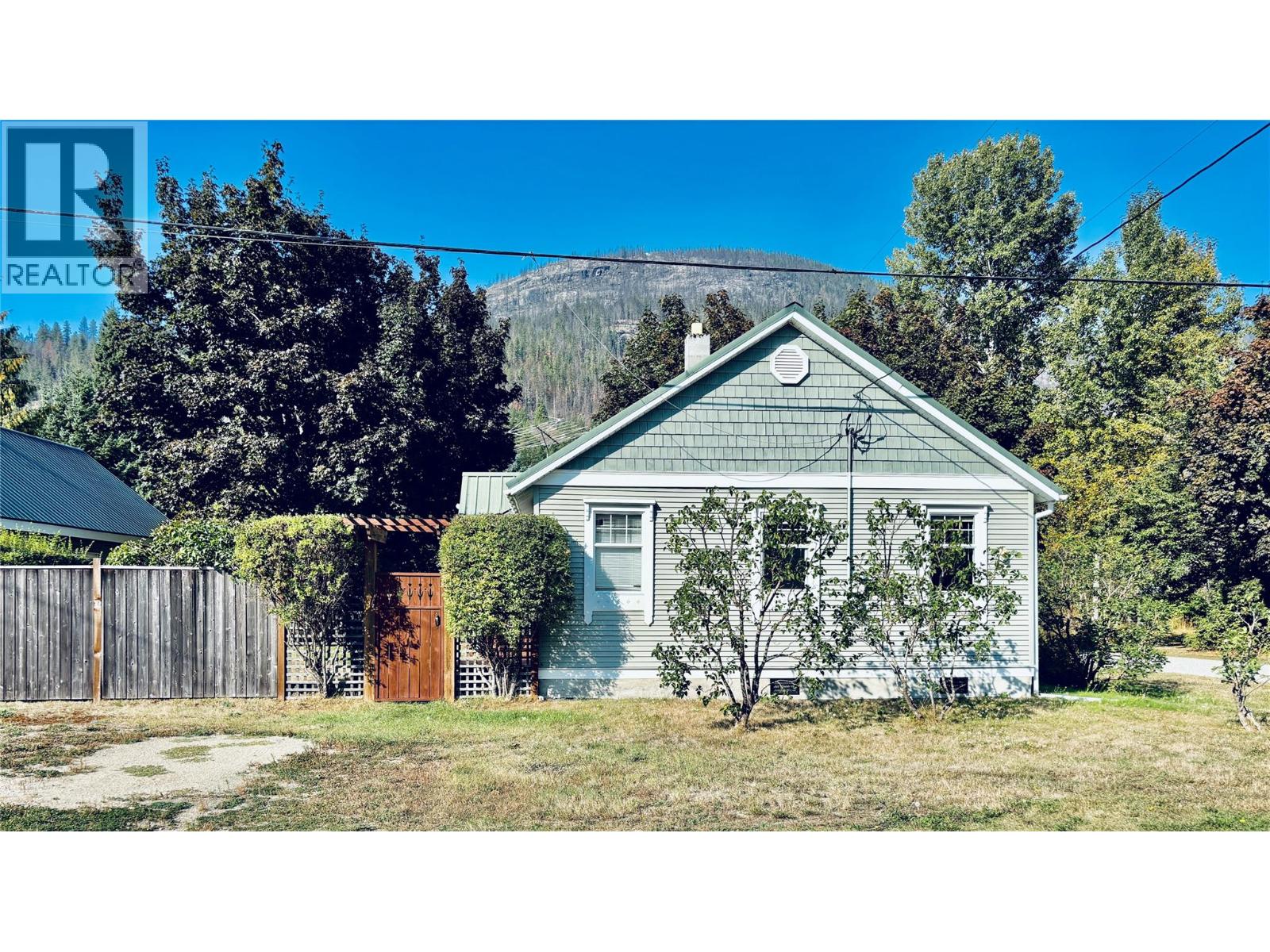 501 Arthur Street, Slocan, British Columbia