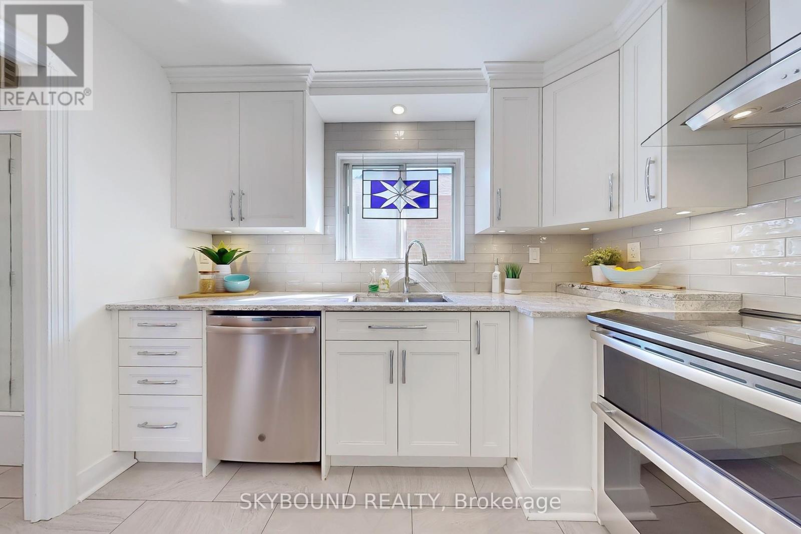 100 Lankin Boulevard, Toronto, Ontario  M4J 4X3 - Photo 11 - E12426262
