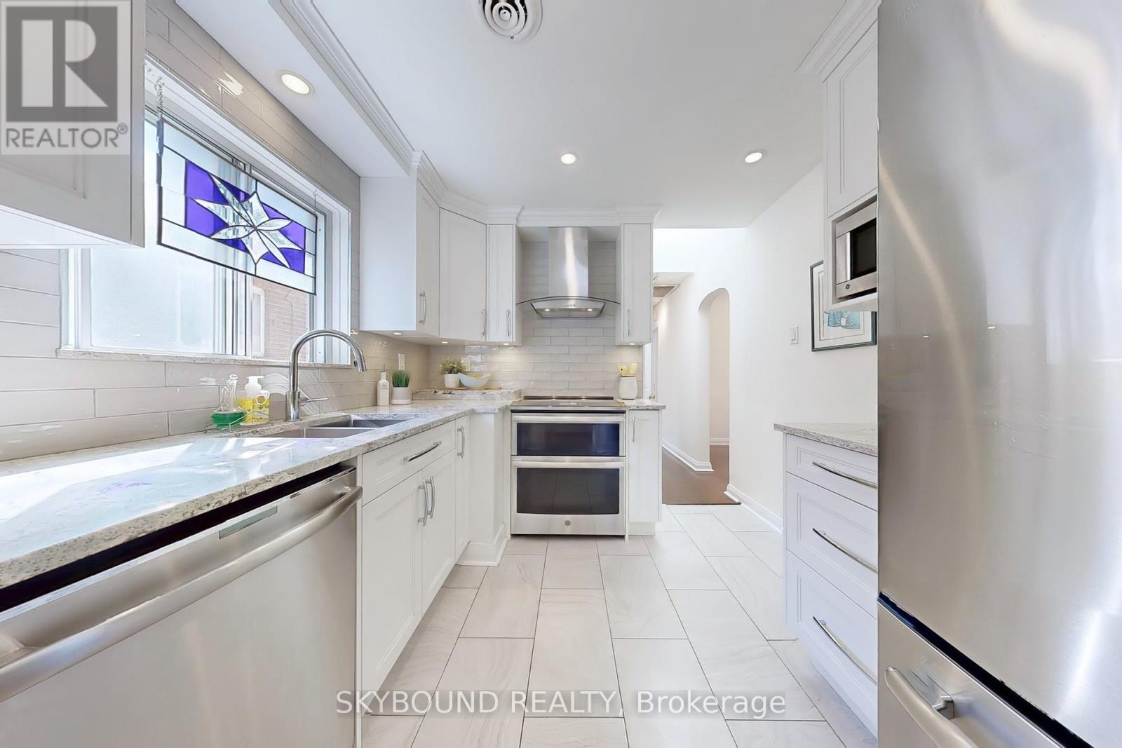 100 Lankin Boulevard, Toronto, Ontario  M4J 4X3 - Photo 12 - E12426262