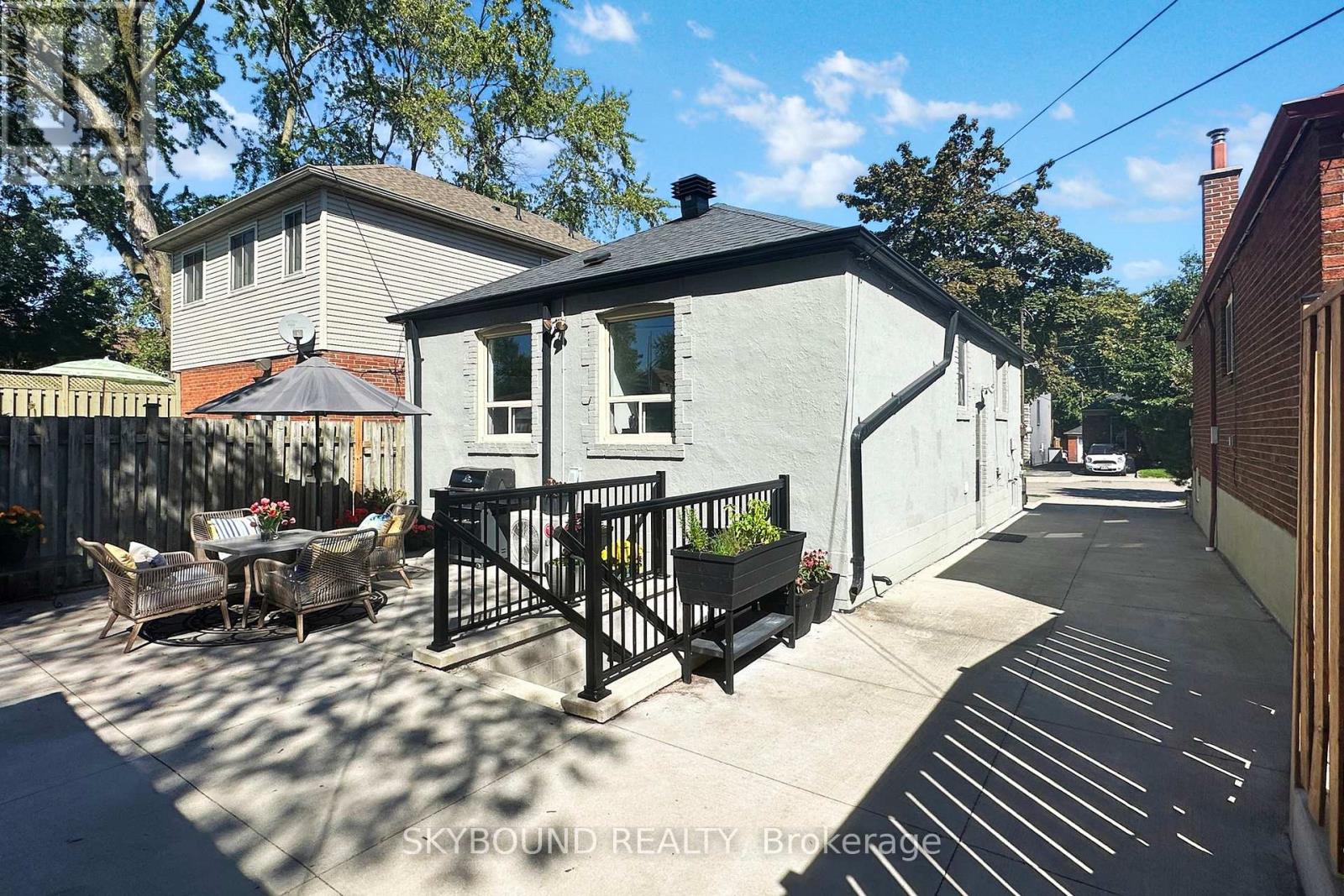 100 Lankin Boulevard, Toronto, Ontario  M4J 4X3 - Photo 37 - E12426262
