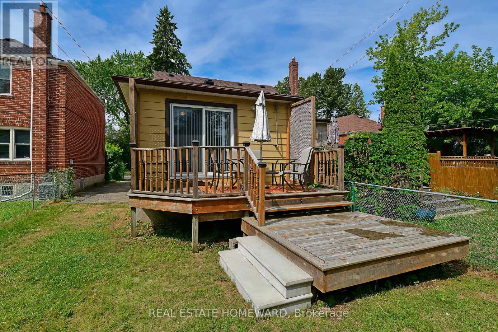 295 Chisholm Avenue, Toronto, Ontario  M4C 4W5 - Photo 15 - E12426377