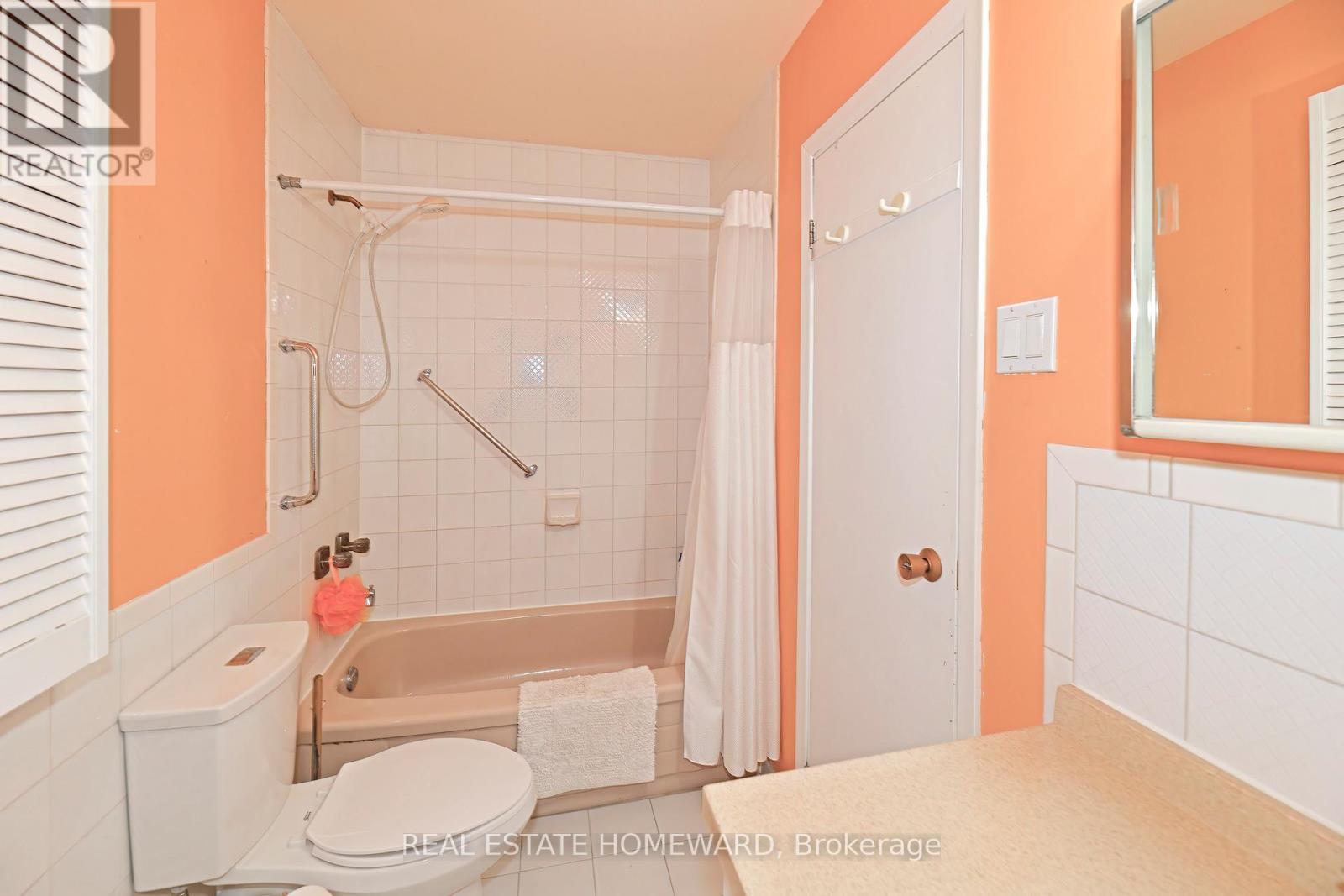 295 Chisholm Avenue, Toronto, Ontario  M4C 4W5 - Photo 7 - E12426377