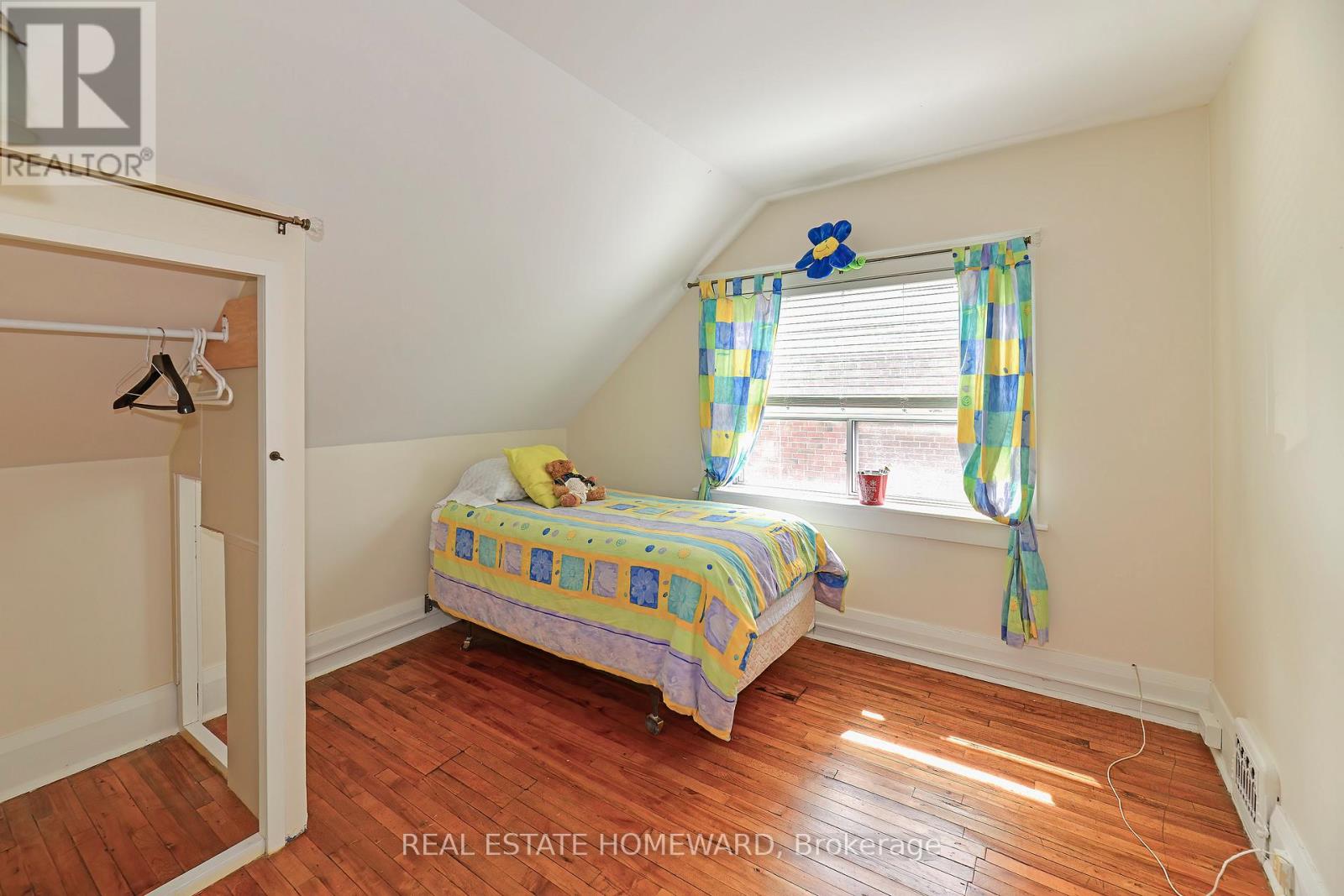 295 Chisholm Avenue, Toronto, Ontario  M4C 4W5 - Photo 9 - E12426377
