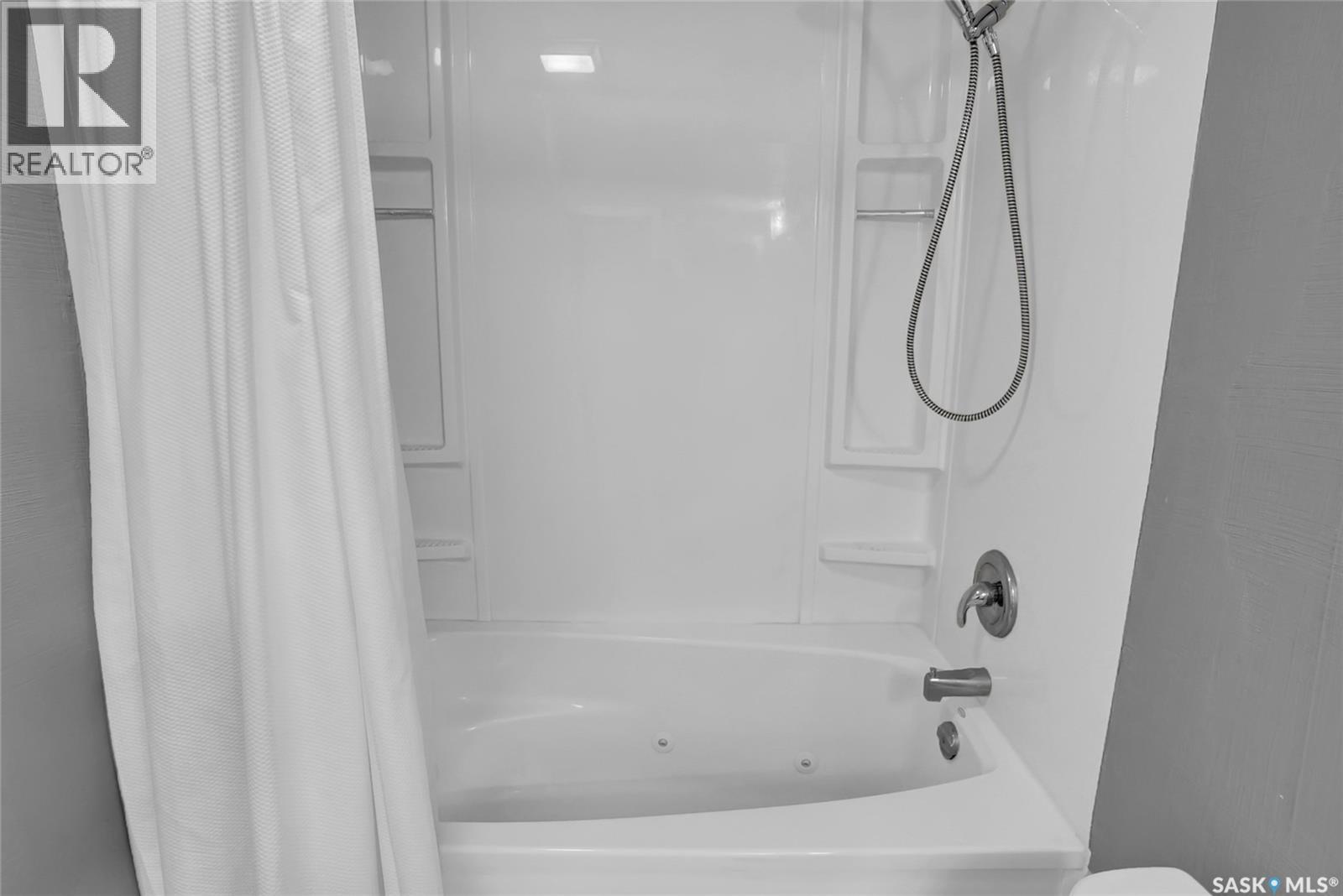 1631 Glendale Street, Moose Jaw, Saskatchewan  S6K 1A9 - Photo 32 - SK019231