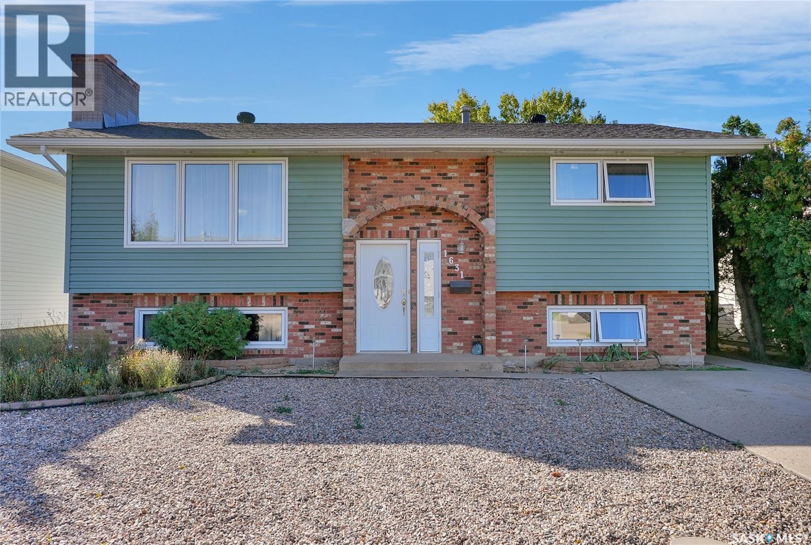 1631 Glendale Street, Moose Jaw, Saskatchewan  S6K 1A9 - Photo 3 - SK019231