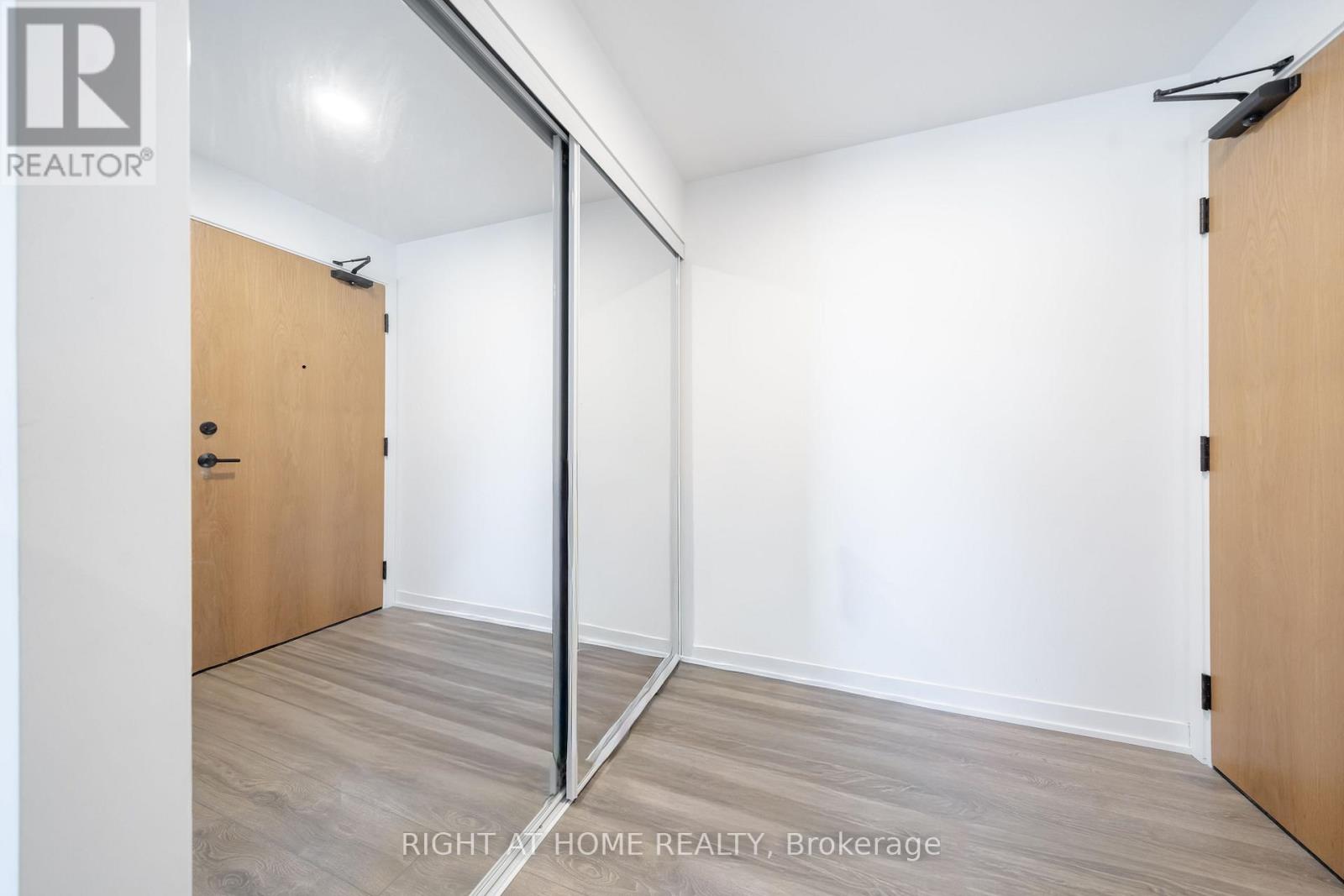 7950 Bathurst Street, Vaughan, Ontario  L4J 0L4 - Photo 5 - N12426241