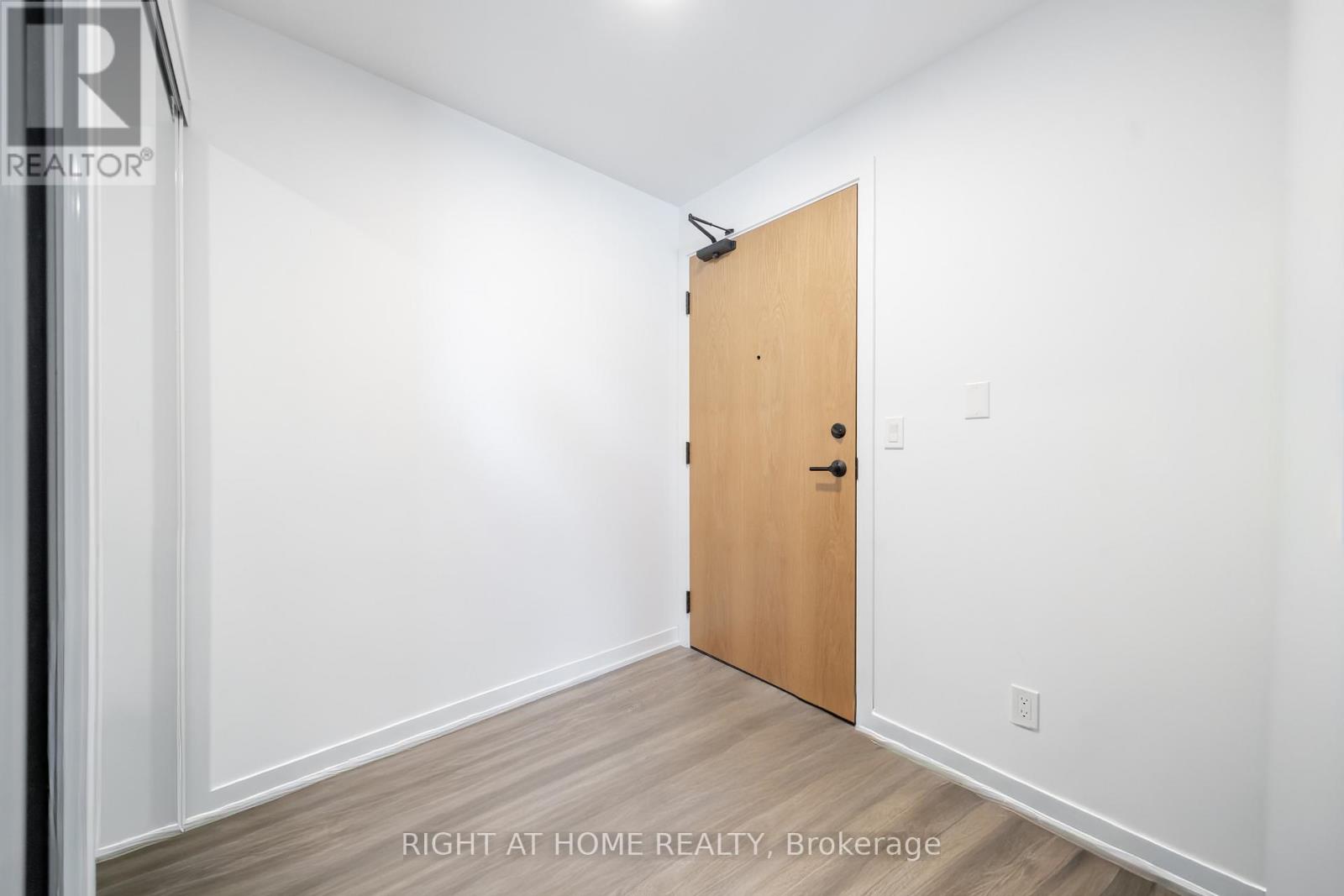 7950 Bathurst Street, Vaughan, Ontario  L4J 0L4 - Photo 6 - N12426241