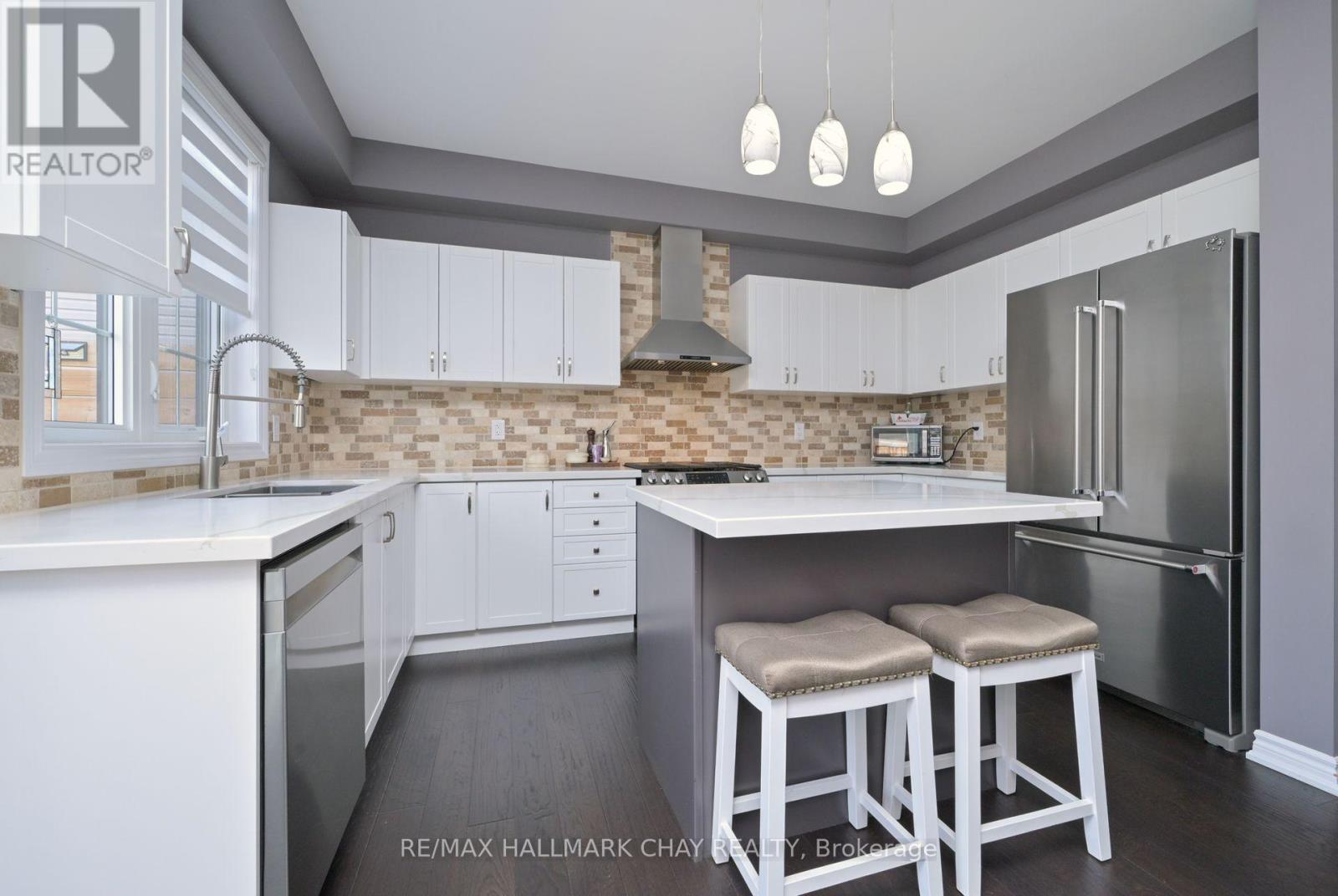 121 Strachan Trail, New Tecumseth, Ontario  L0G 1A0 - Photo 10 - N12426258
