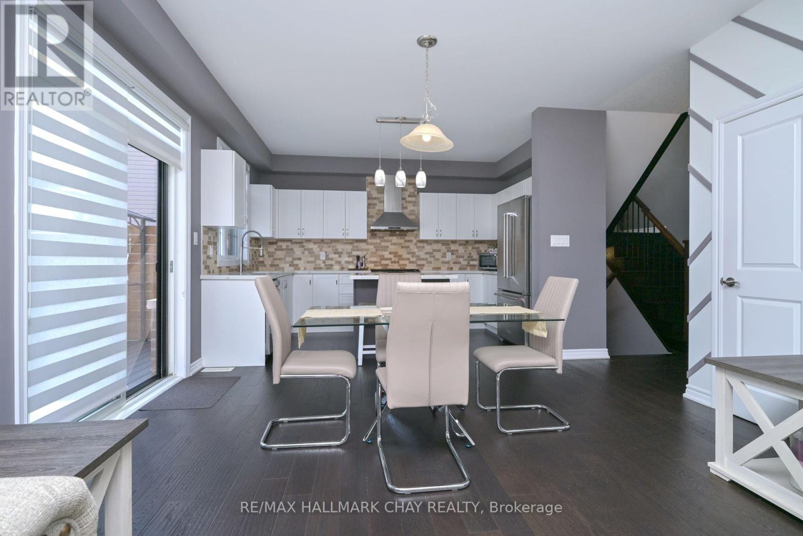 121 Strachan Trail, New Tecumseth, Ontario  L0G 1A0 - Photo 14 - N12426258