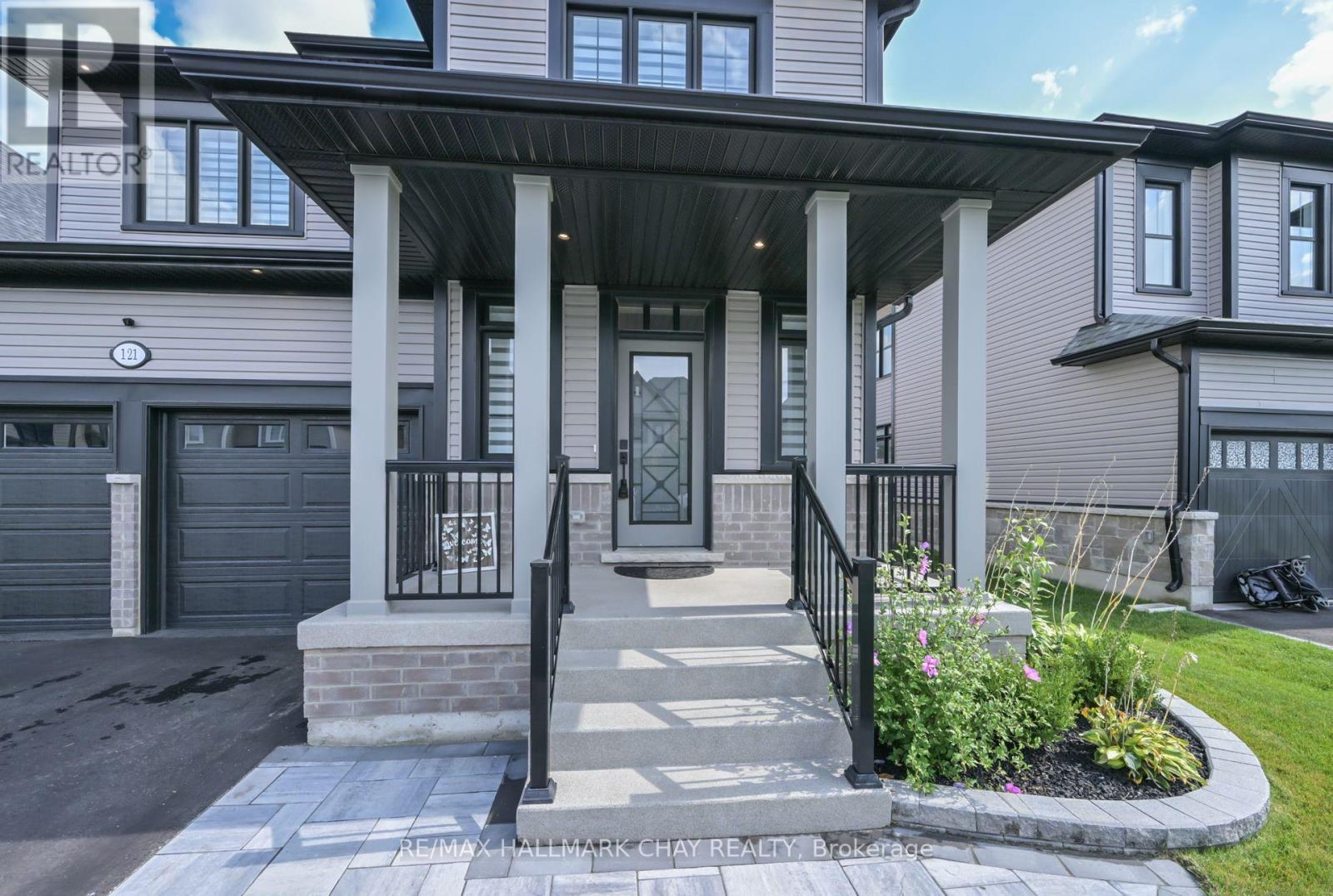 121 Strachan Trail, New Tecumseth, Ontario  L0G 1A0 - Photo 2 - N12426258