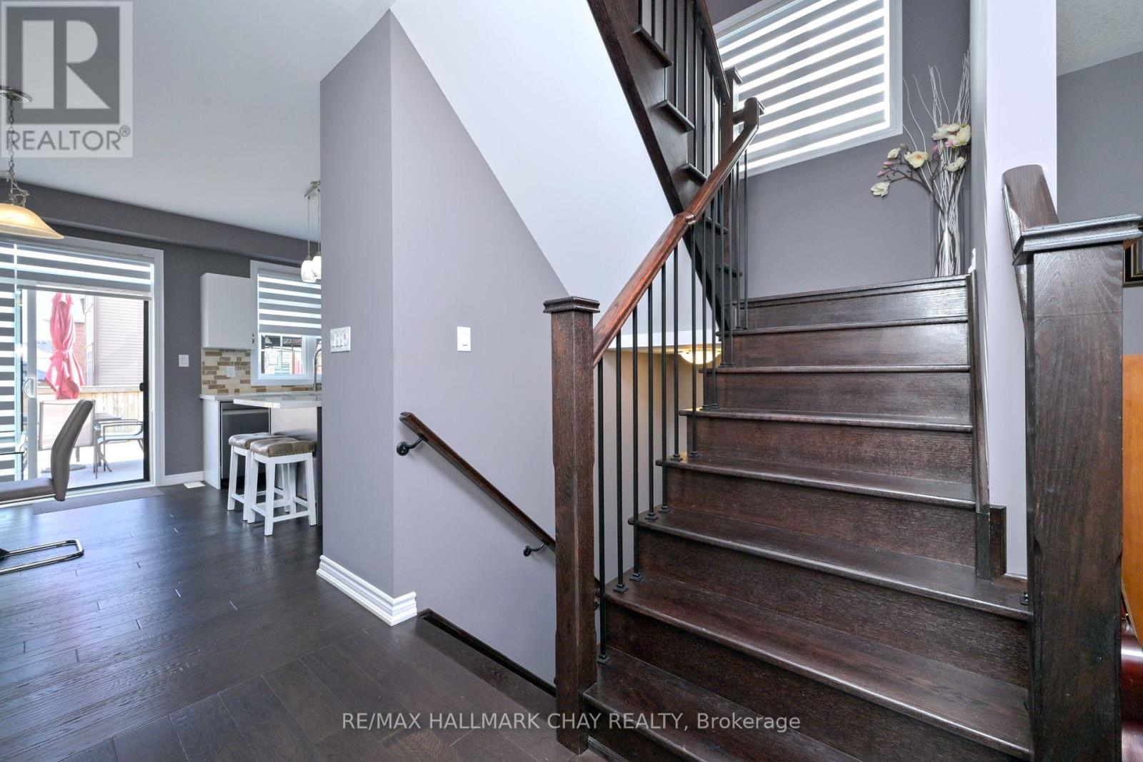 121 Strachan Trail, New Tecumseth, Ontario  L0G 1A0 - Photo 6 - N12426258