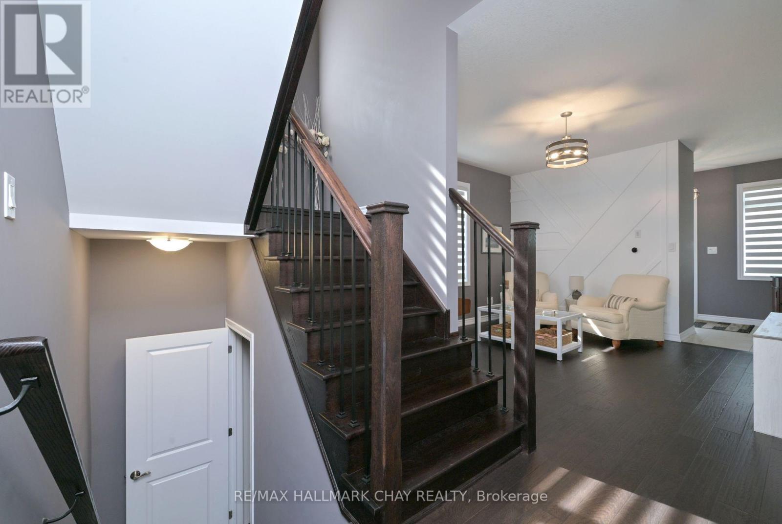 121 Strachan Trail, New Tecumseth, Ontario  L0G 1A0 - Photo 8 - N12426258