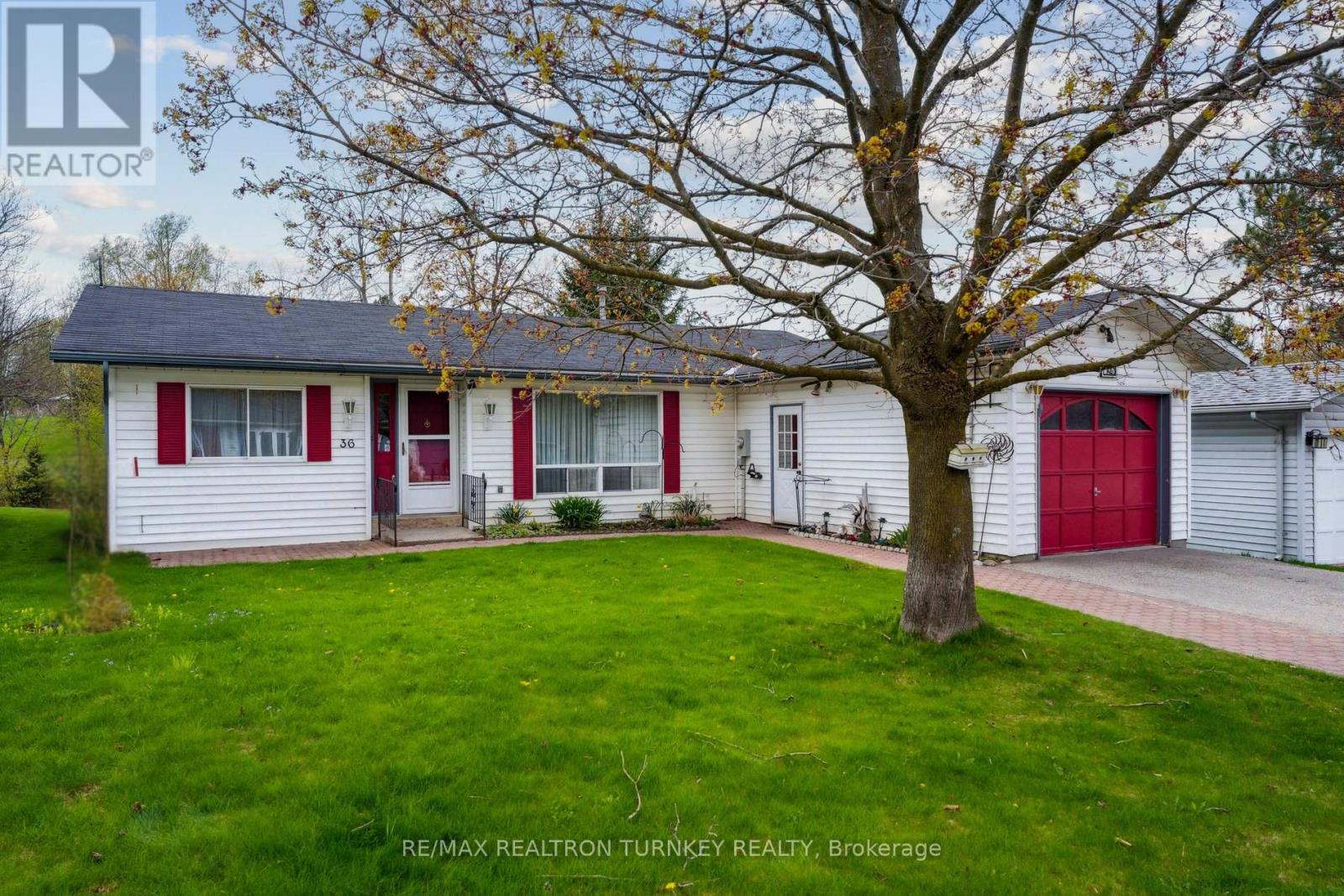 36 TECUMSETH PINES DRIVE, New Tecumseth, Ontario