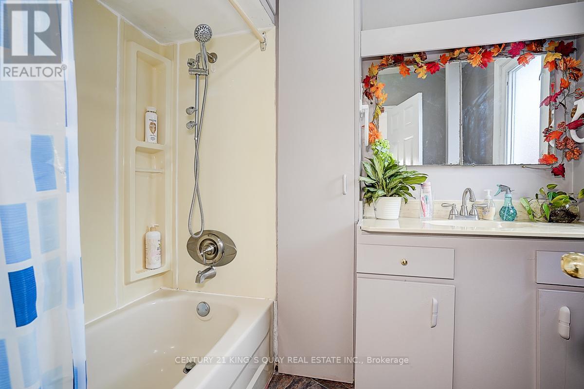 297 Glenwoods Avenue, Georgina, Ontario  L4P 2X1 - Photo 40 - N12426313