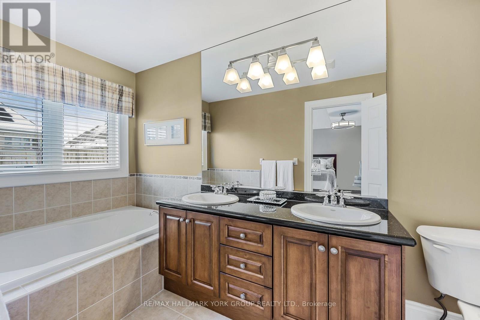 8 - 484 Worthington Avenue, Richmond Hill, Ontario  L4E 0E2 - Photo 10 - N12426369